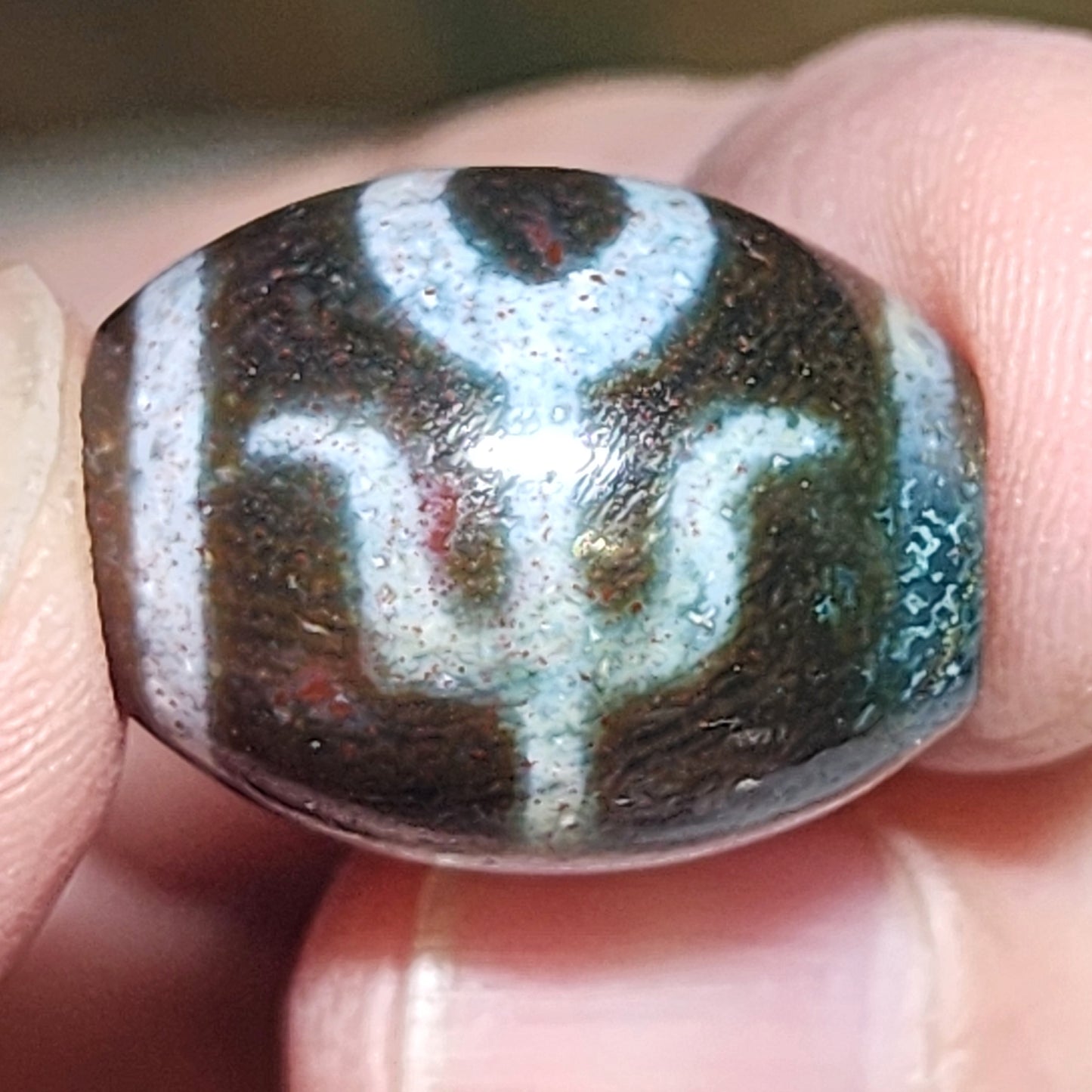 19.1mm Aged Tibetan Zhang Zhung Benefactor Savior Da Luo Dzi pendant lots of red spots with natural pattern (with certificate) 藏传老矿滿朱砂点贵人达洛天珠(带证书)