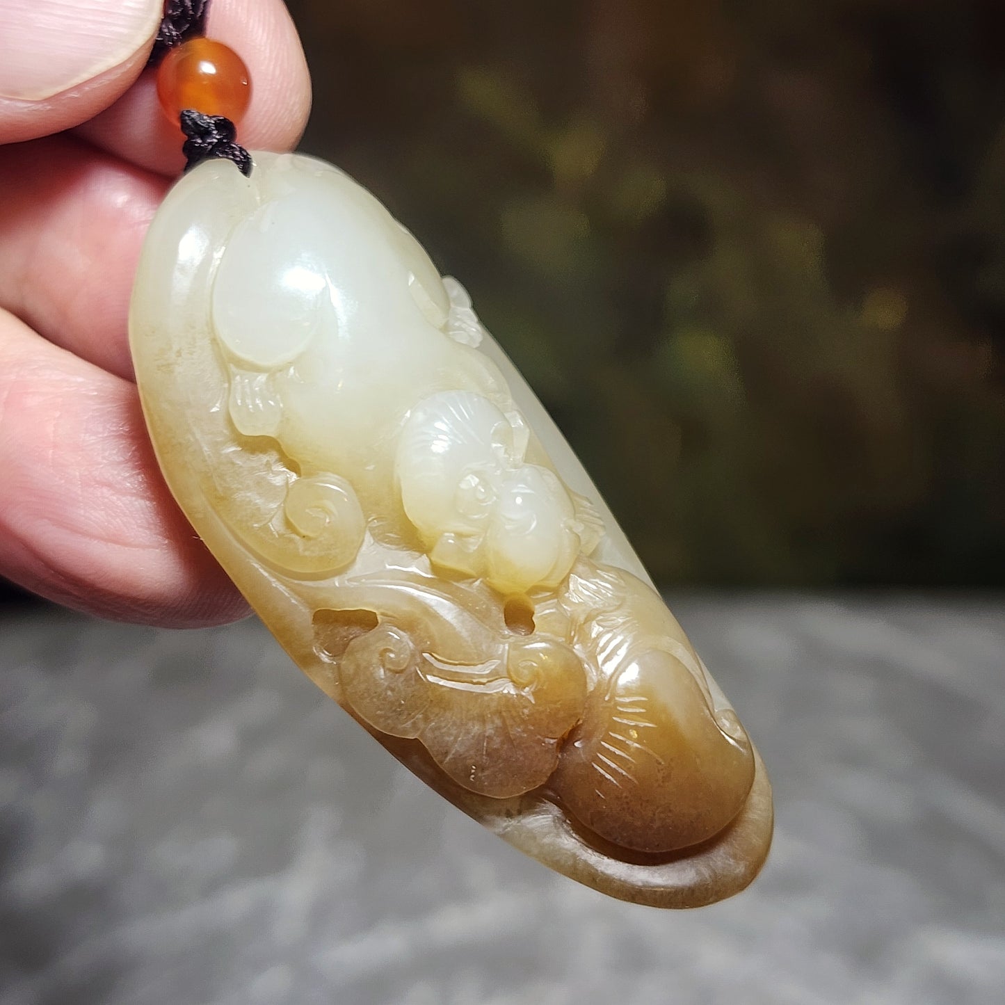 Gegegems Collection premium good greasiness natural Nephrite white & caramel brown Ruyi Monkey Longevity Peach Jade pendant (with certificate) 和田玉且末糖暖白油润如意猴子寿桃吊坠(带证书)