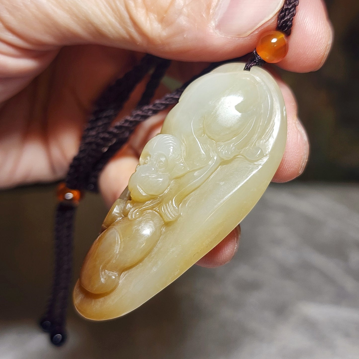 Gegegems Collection premium good greasiness natural Nephrite white & caramel brown Ruyi Monkey Longevity Peach Jade pendant (with certificate) 和田玉且末糖暖白油润如意猴子寿桃吊坠(带证书)