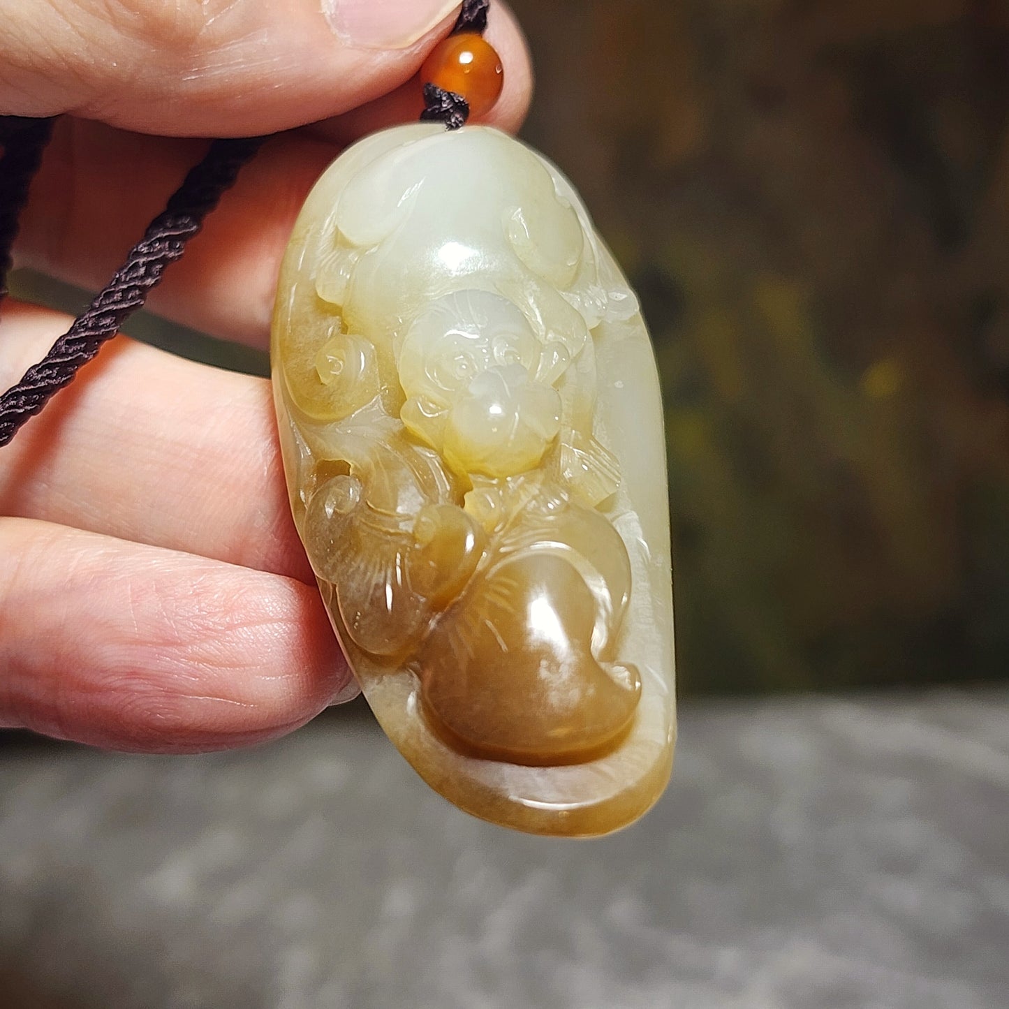 Gegegems Collection premium good greasiness natural Nephrite white & caramel brown Ruyi Monkey Longevity Peach Jade pendant (with certificate) 和田玉且末糖暖白油润如意猴子寿桃吊坠(带证书)