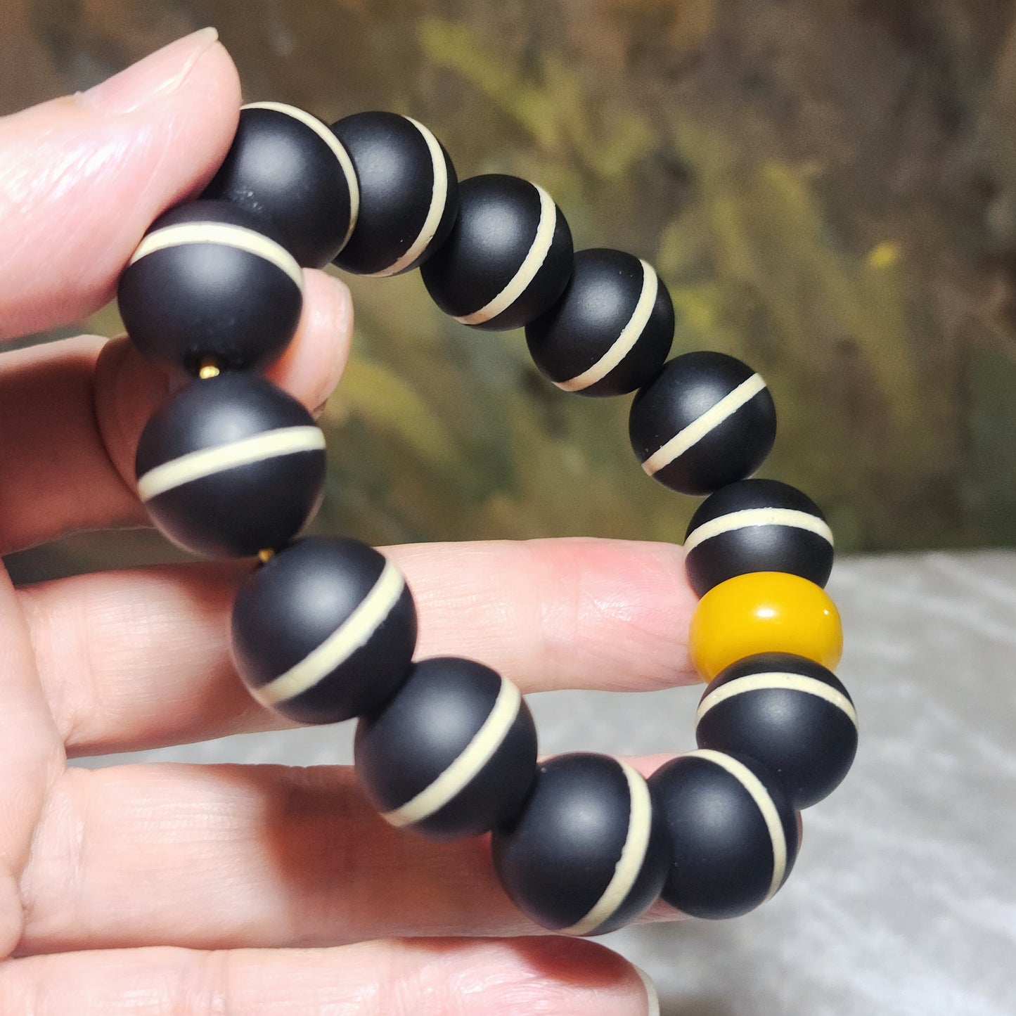 15.5mm Premium Tibetan Black Agate Medicine Dzi and aged Butterscotch Amber thick donut bracelet 精品大尺寸藏传一线药师珠配老蜜腊墩子厚平安扣手链