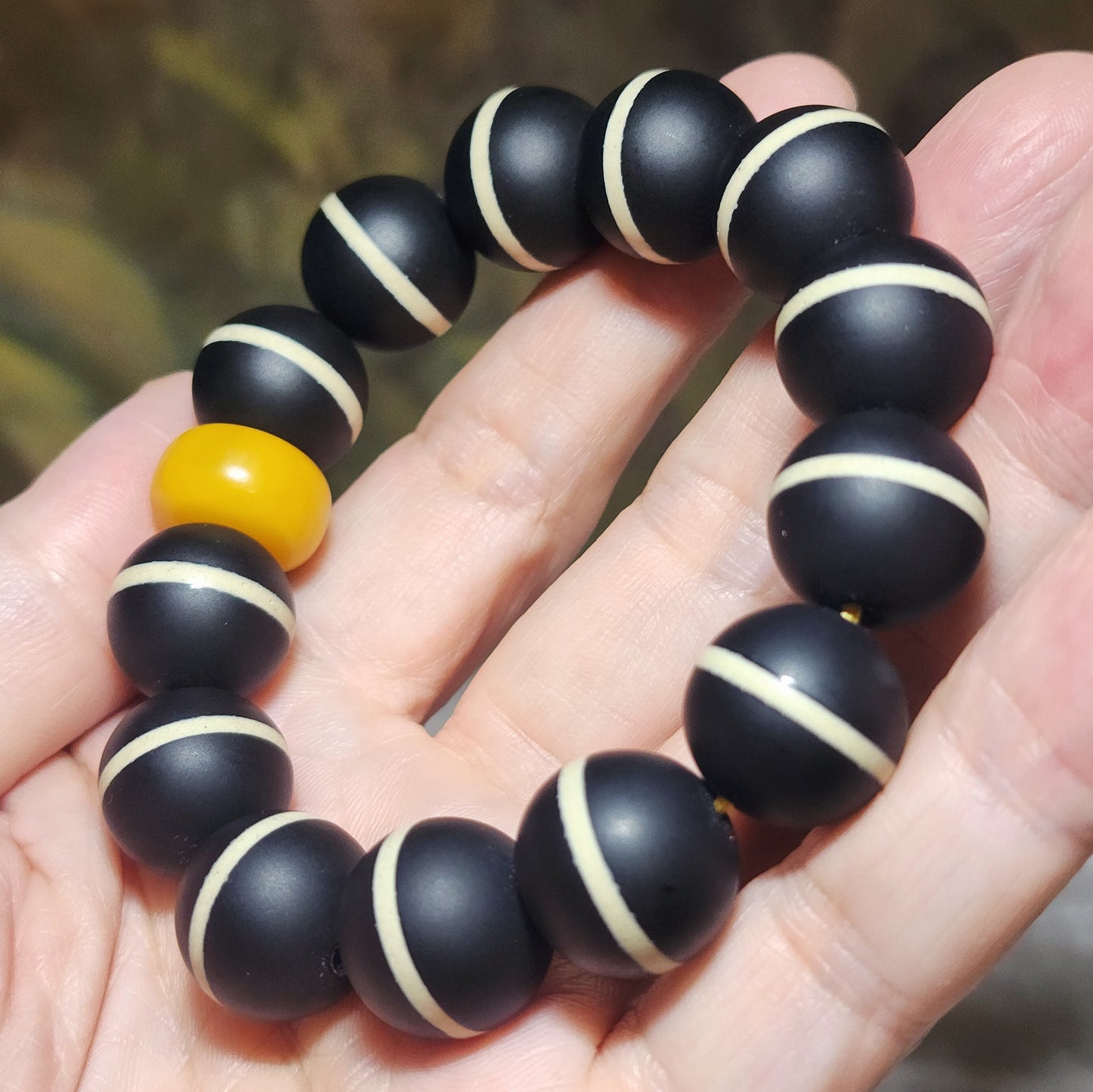 15.5mm Premium Tibetan Black Agate Medicine Dzi and aged Butterscotch Amber thick donut bracelet 精品大尺寸藏传一线药师珠配老蜜腊墩子厚平安扣手链