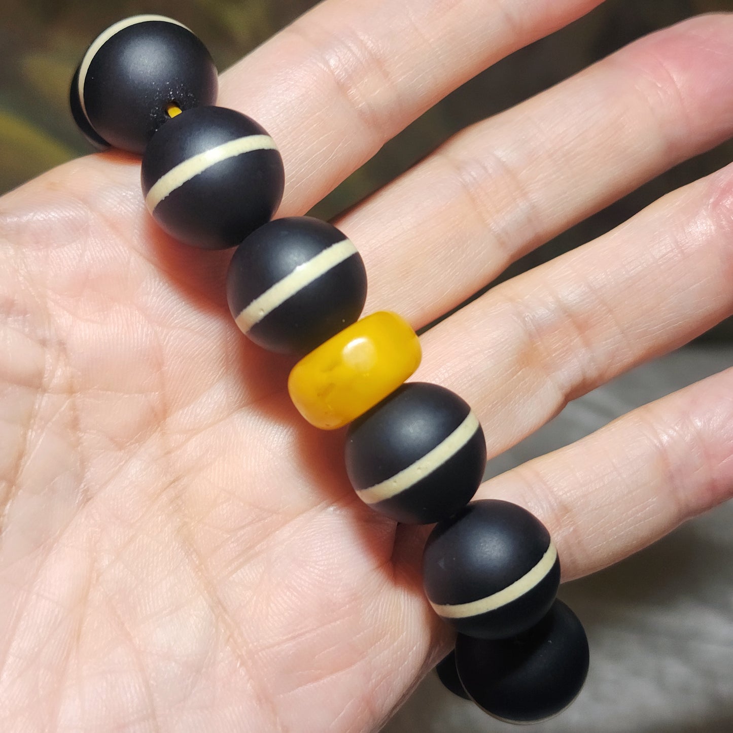 15.5mm Premium Tibetan Black Agate Medicine Dzi and aged Butterscotch Amber thick donut bracelet 精品大尺寸藏传一线药师珠配老蜜腊墩子厚平安扣手链