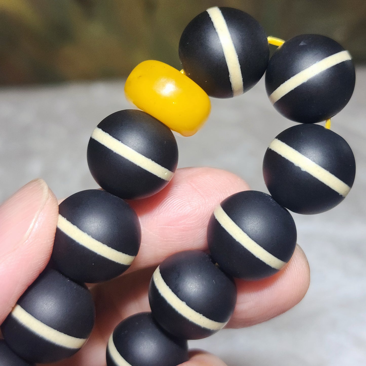 15.5mm Premium Tibetan Black Agate Medicine Dzi and aged Butterscotch Amber thick donut bracelet 精品大尺寸藏传一线药师珠配老蜜腊墩子厚平安扣手链