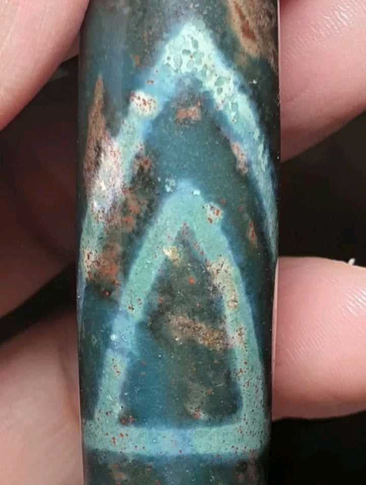 Tibetan Xang Xung (Zhang Zhung) 1 Eye 2 Mountains Fengshui Dzi with red spots (with certificate)西藏老矿象雄满朱砂一眼双靠山风水天珠(带证书)