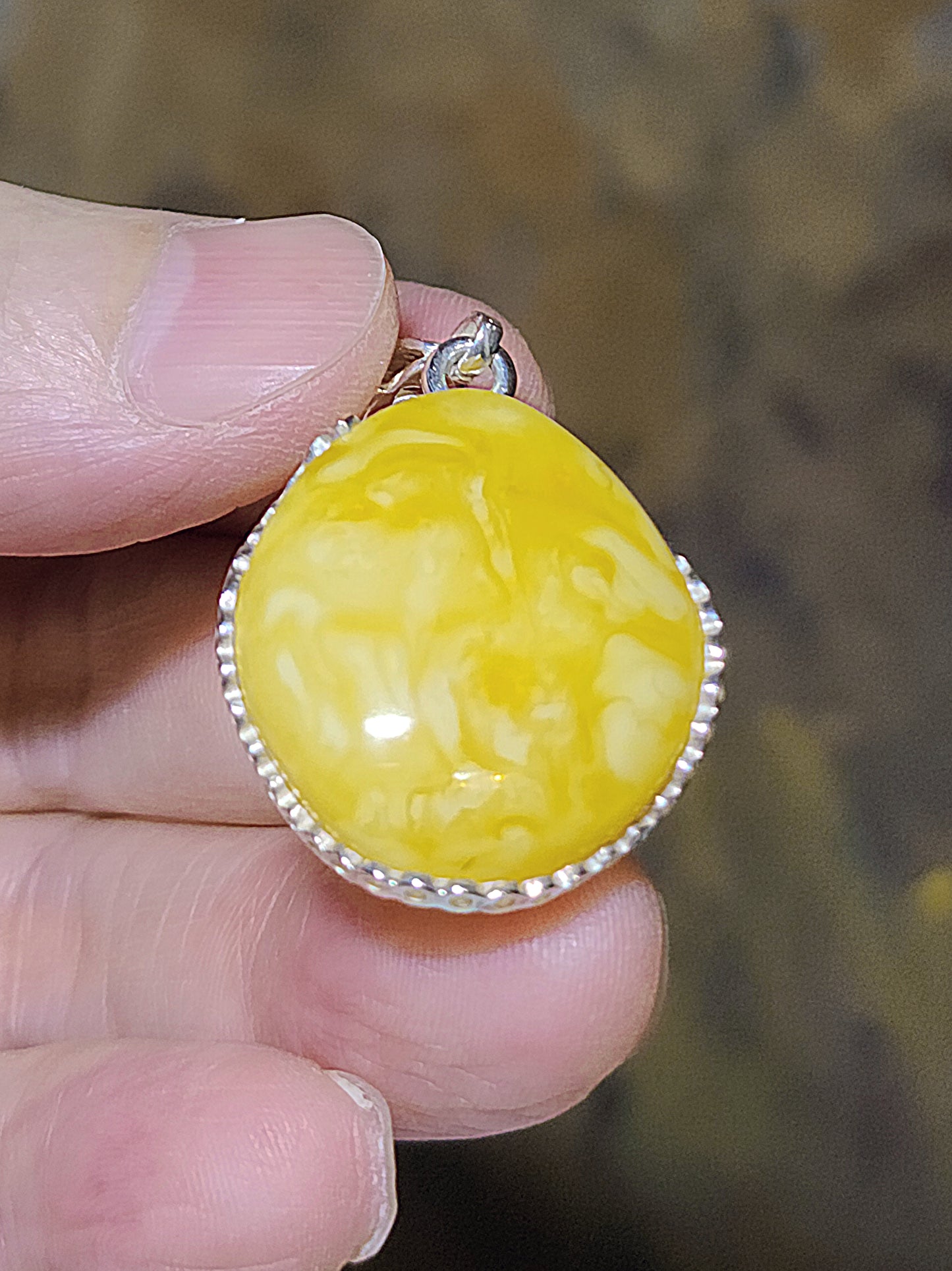 6.68 grams Natural aged Butterscotch Amber pendant 6.68克天然老蜜蜡吊坠