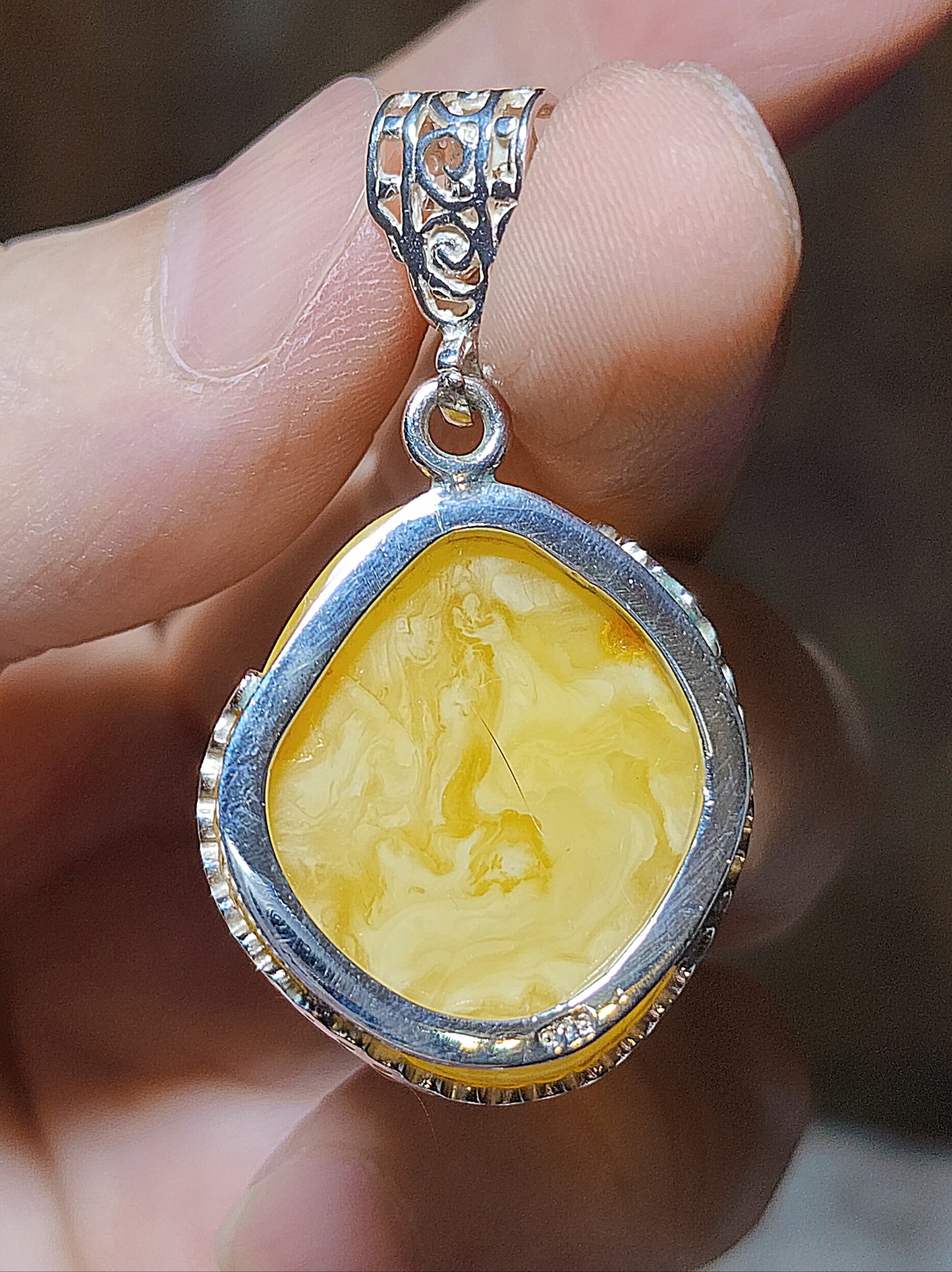 6.68 grams Natural aged Butterscotch Amber pendant 6.68克天然老蜜蜡吊坠
