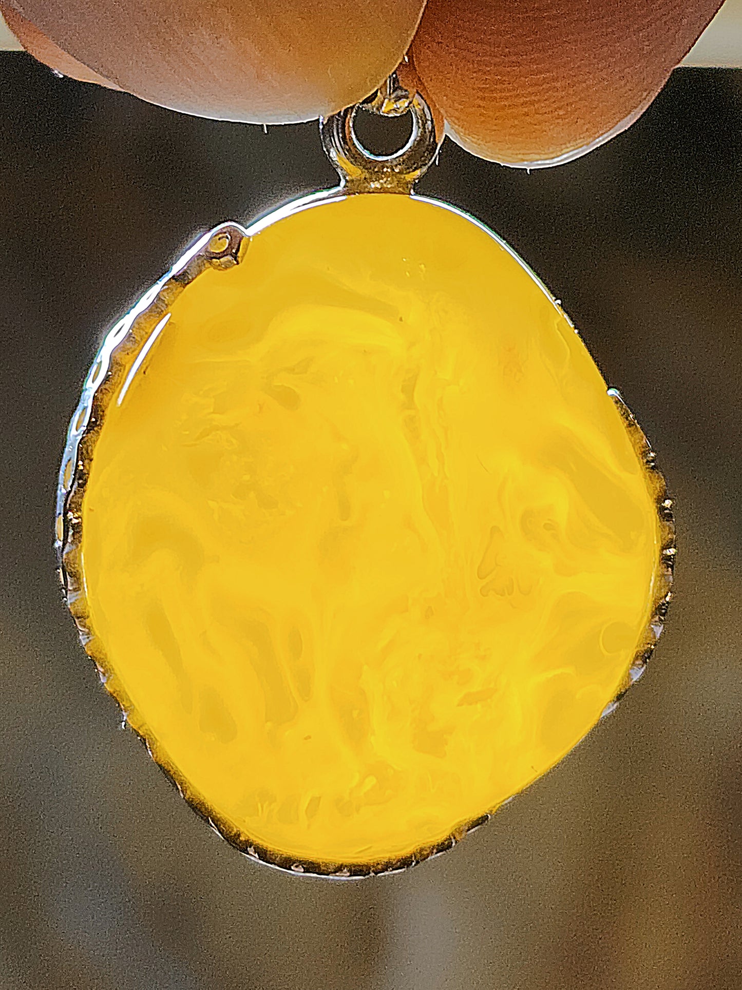 6.68 grams Natural aged Butterscotch Amber pendant 6.68克天然老蜜蜡吊坠