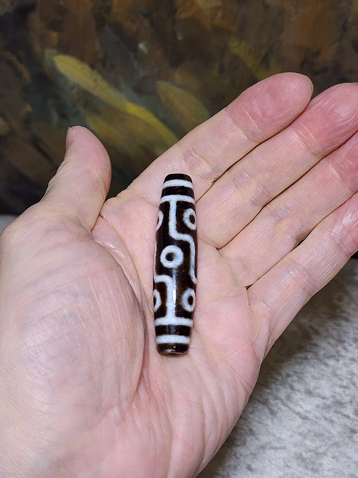 58.5mm Premium aged Tibetan Agate Nine Eyes Dzi (free necklace cord) 58.5毫米西藏老矿玛瑙精品九眼天珠(送項链绳)