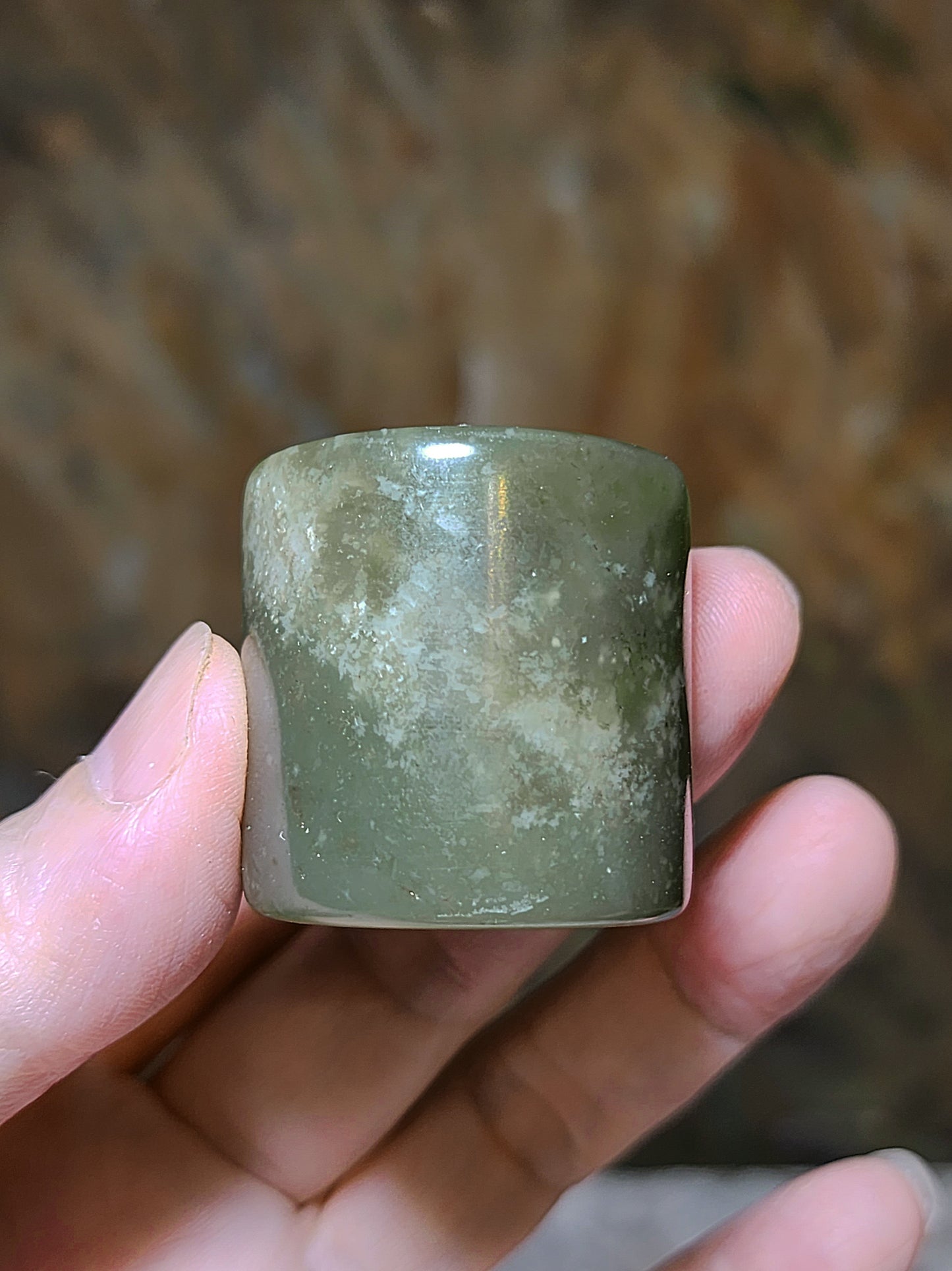 21.8mm Nephrite light greenish whitish thumb ring (with certificate) 21.8毫米和田玉青白扳指(带证书)