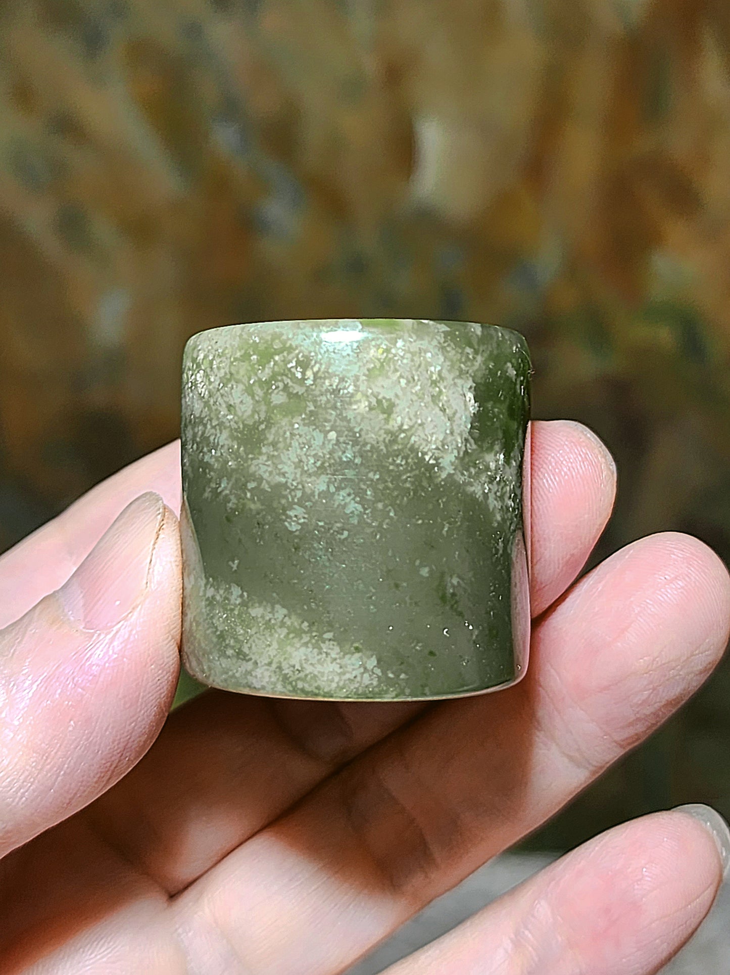 21.8mm Nephrite light greenish whitish thumb ring (with certificate) 21.8毫米和田玉青白扳指(带证书)