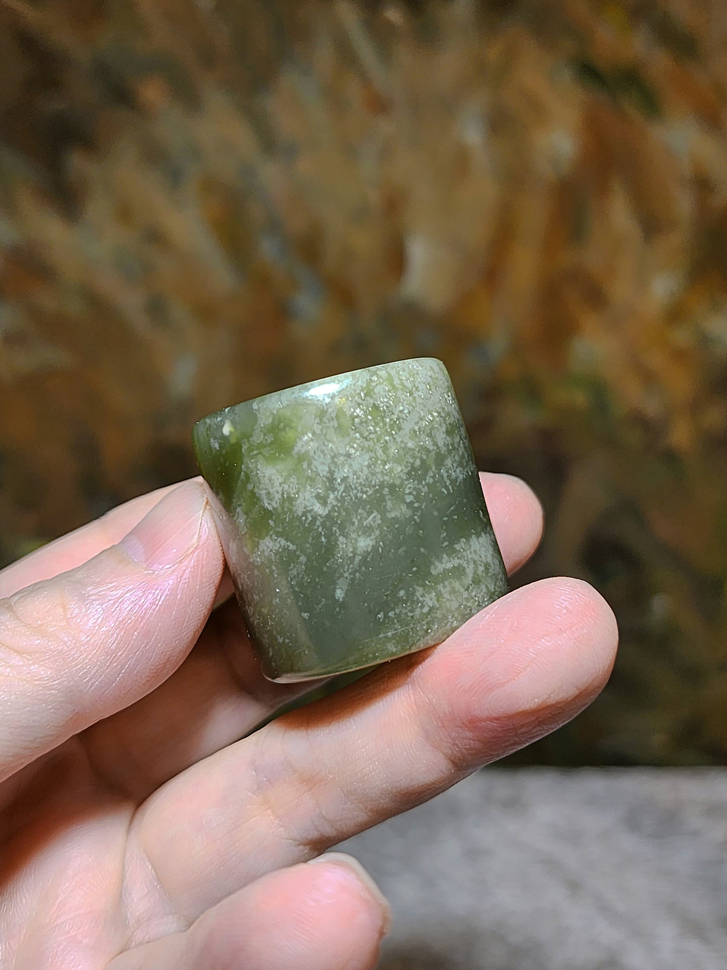 21.8mm Nephrite light greenish whitish thumb ring (with certificate) 21.8毫米和田玉青白扳指(带证书)