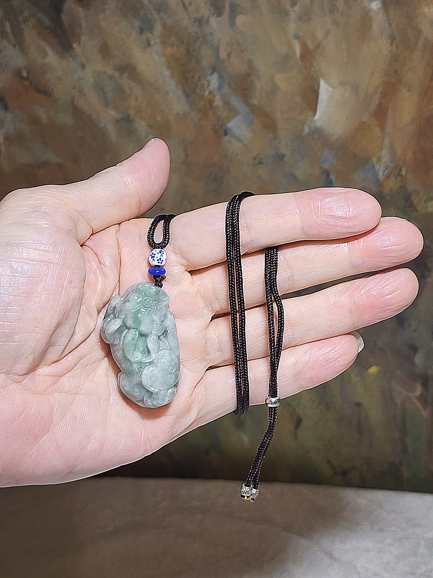Premium Type A Jadeite 3 dimensional Pi Xiu and ancient coin pendant (with certificate)优质翡翠立体貔貅铜钱吊坠(帶证书)