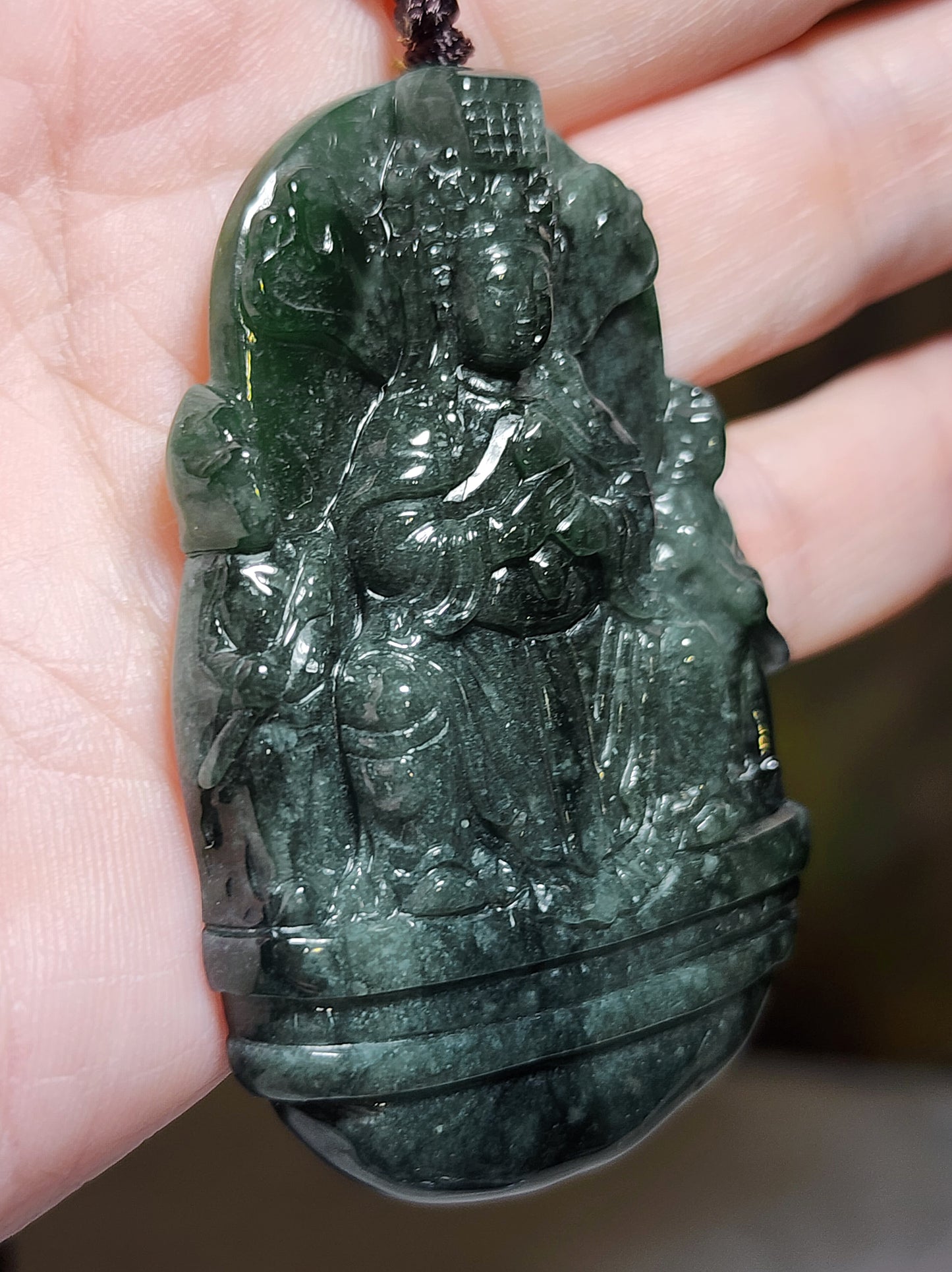 Type A Jadeite green with blue hue Maju (Ocean Goddess) pendant (with certificate) 翡翠绿帶蓝调妈祖吊坠(带证书)