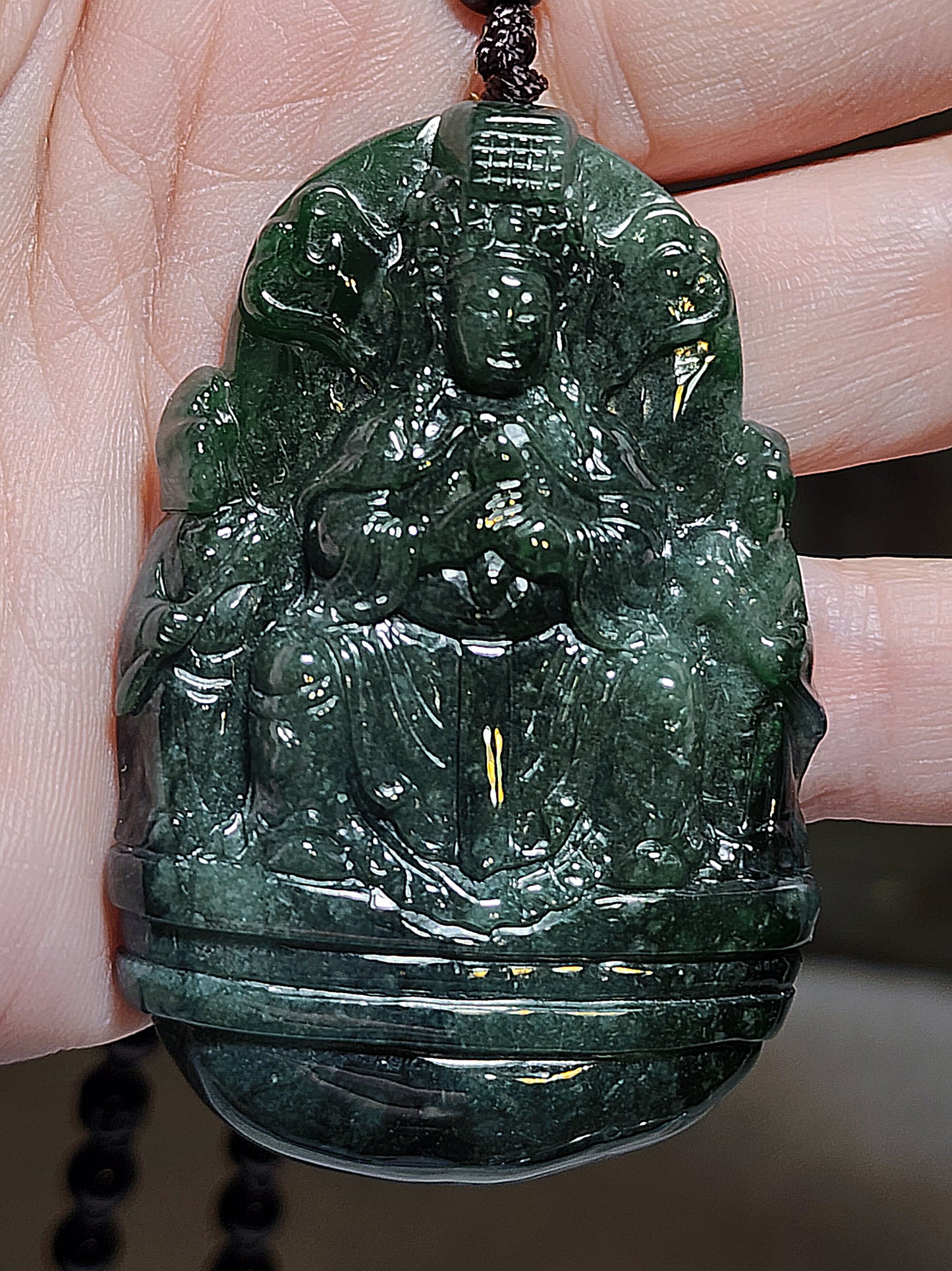 Type A Jadeite green with blue hue Maju (Ocean Goddess) pendant (with certificate) 翡翠绿帶蓝调妈祖吊坠(带证书)