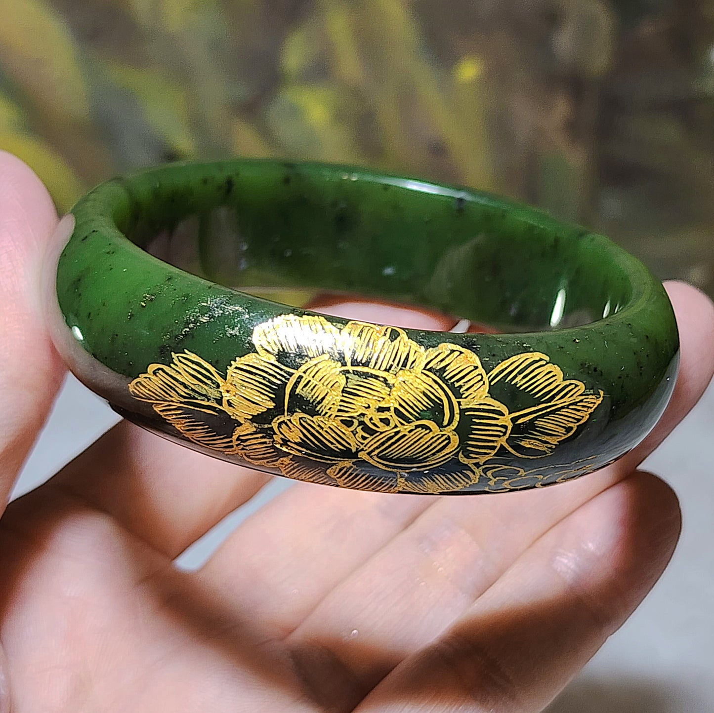 61mm Premium Nephrite green "Miaojin (gold outline)" Peony Jade bangle (with certificate) 61毫米和田玉碧玉描金花开富贵手镯(带证书)