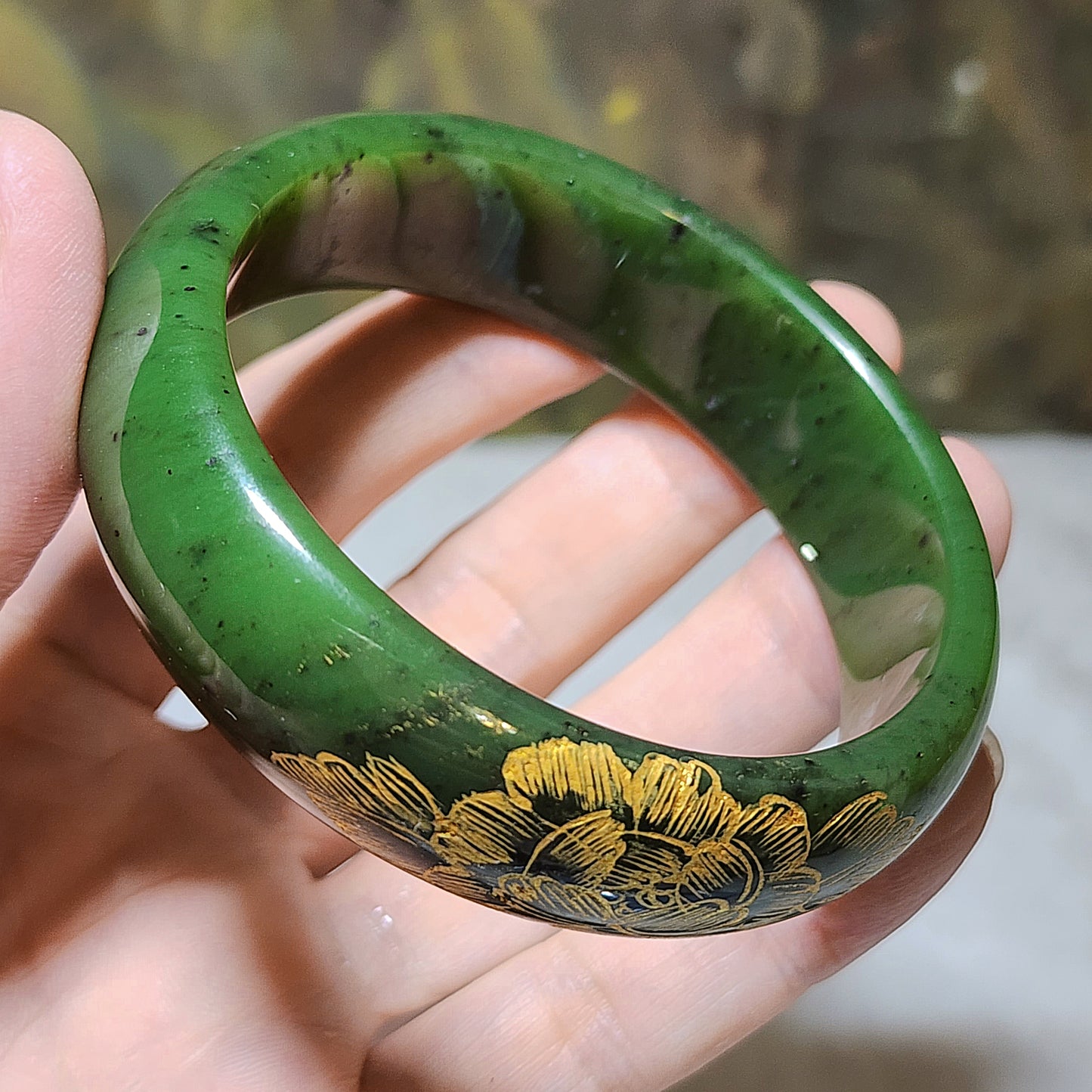61mm Premium Nephrite green "Miaojin (gold outline)" Peony Jade bangle (with certificate) 61毫米和田玉碧玉描金花开富贵手镯(带证书)