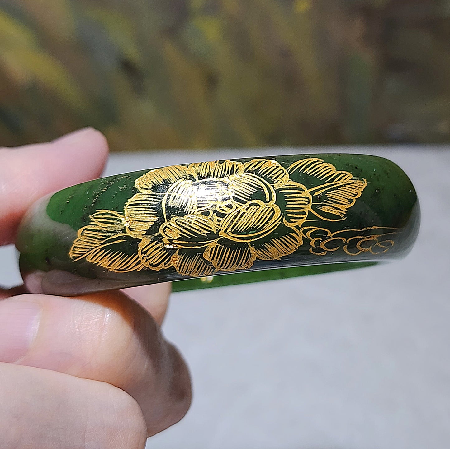 61mm Premium Nephrite green "Miaojin (gold outline)" Peony Jade bangle (with certificate) 61毫米和田玉碧玉描金花开富贵手镯(带证书)