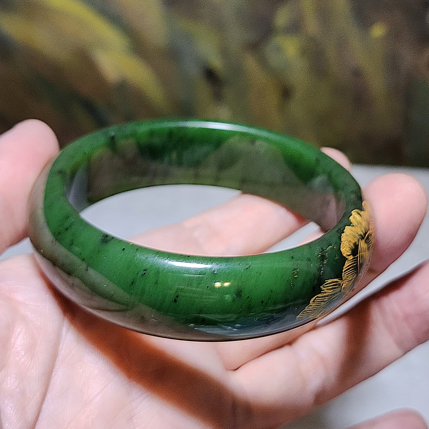 61mm Premium Nephrite green "Miaojin (gold outline)" Peony Jade bangle (with certificate) 61毫米和田玉碧玉描金花开富贵手镯(带证书)
