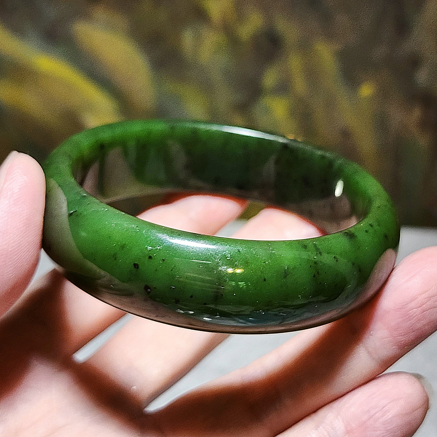 61mm Premium Nephrite green "Miaojin (gold outline)" Peony Jade bangle (with certificate) 61毫米和田玉碧玉描金花开富贵手镯(带证书)