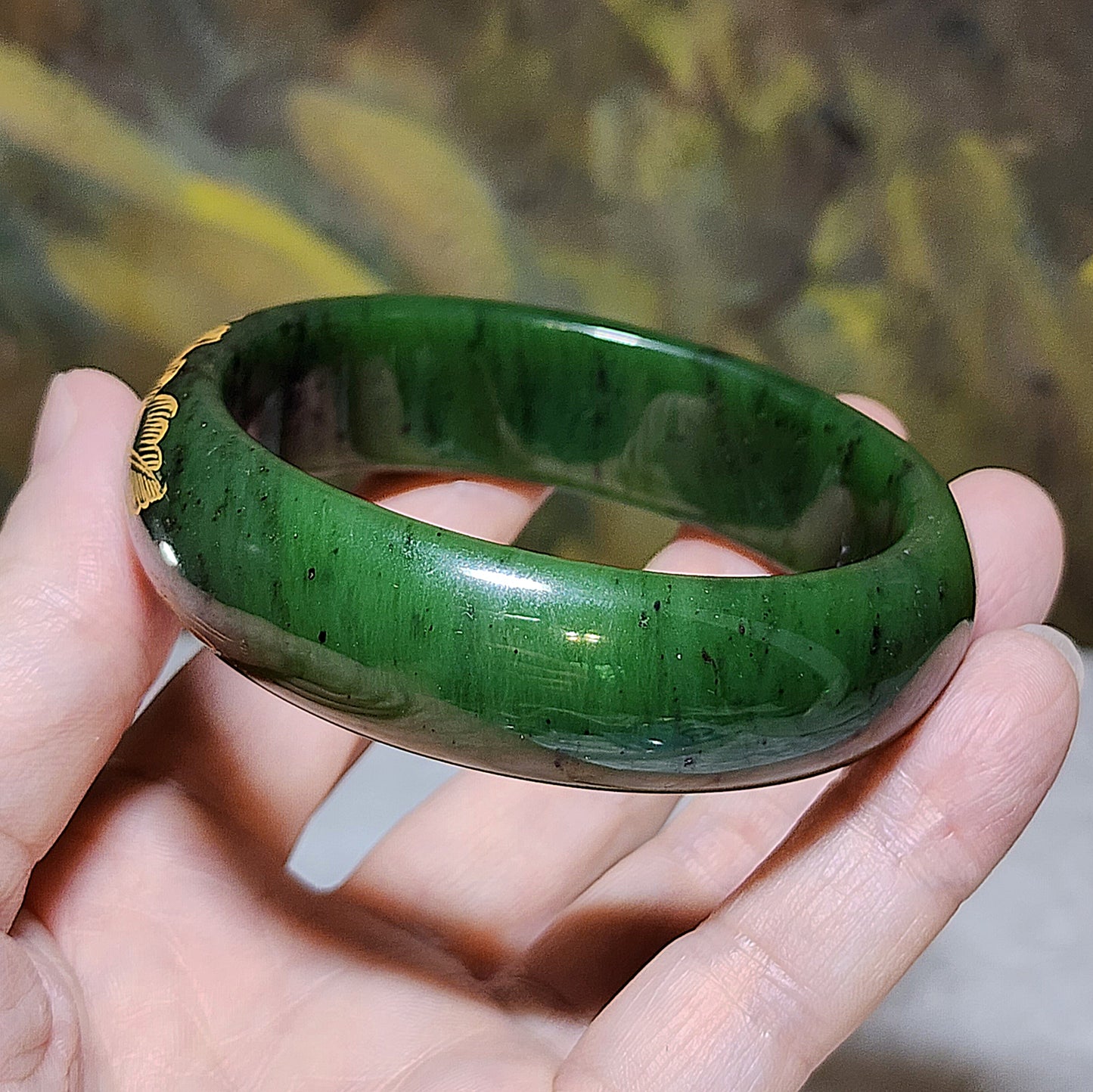 61mm Premium Nephrite green "Miaojin (gold outline)" Peony Jade bangle (with certificate) 61毫米和田玉碧玉描金花开富贵手镯(带证书)