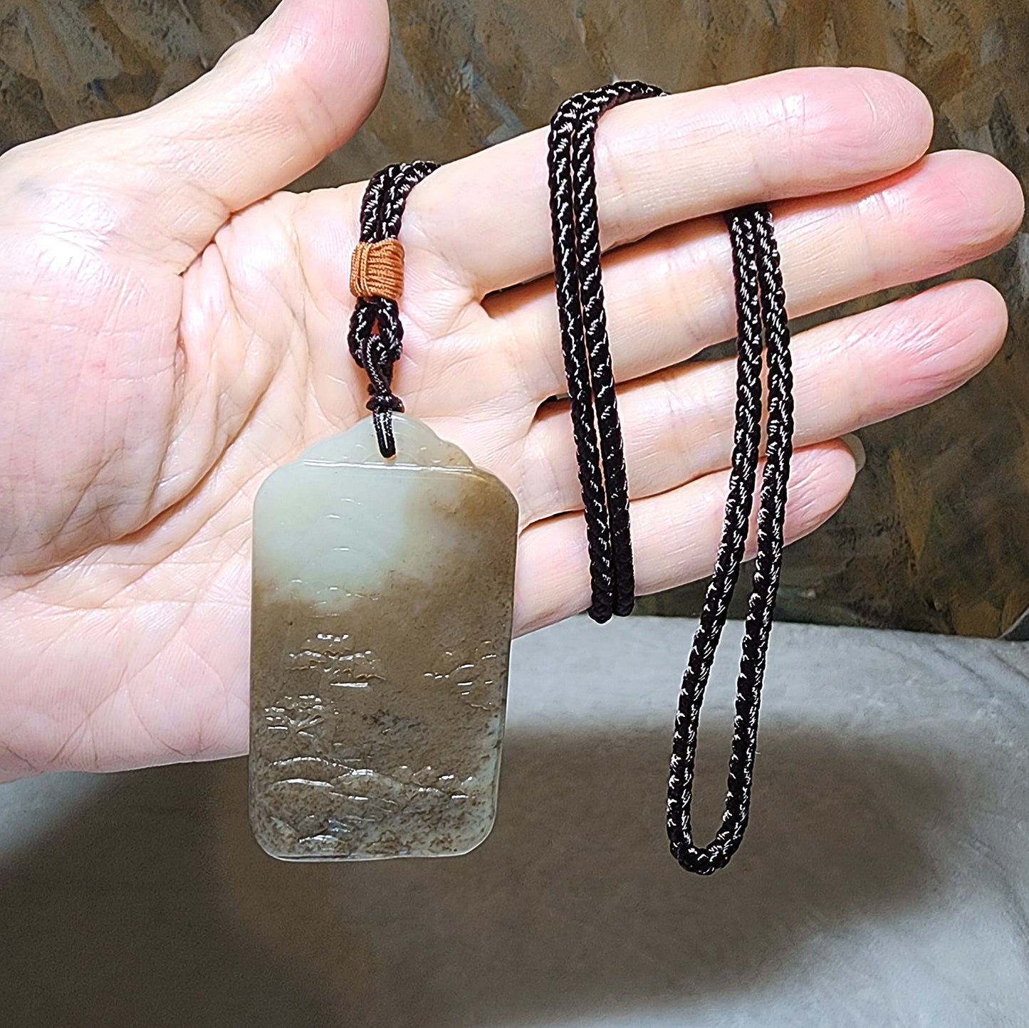 Premium Nephrite caramel brown & white Chinese Landscape Jade pendant (with certificate) 和田玉且末糖高青白山水意境吊坠(带证书)