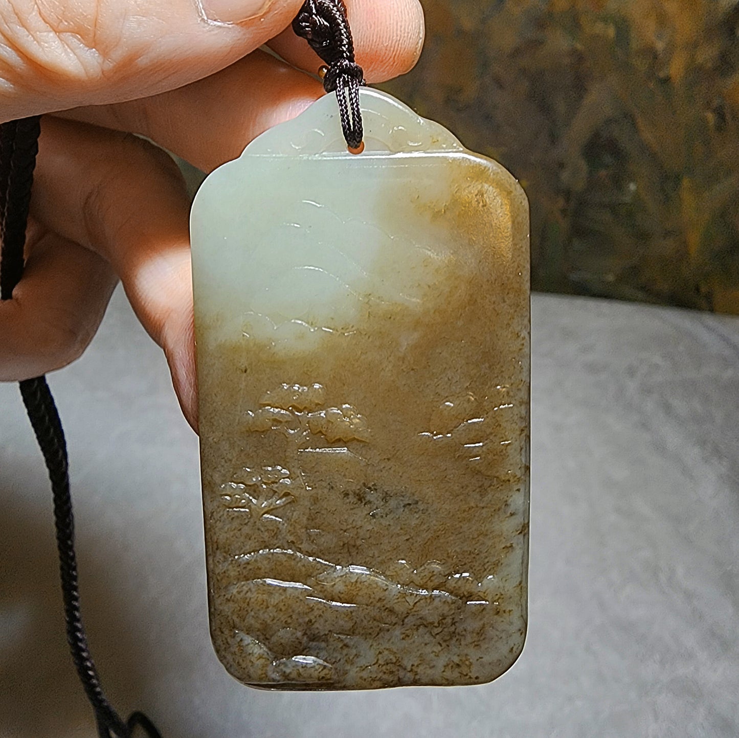 Premium Nephrite caramel brown & white Chinese Landscape Jade pendant (with certificate) 和田玉且末糖高青白山水意境吊坠(带证书)