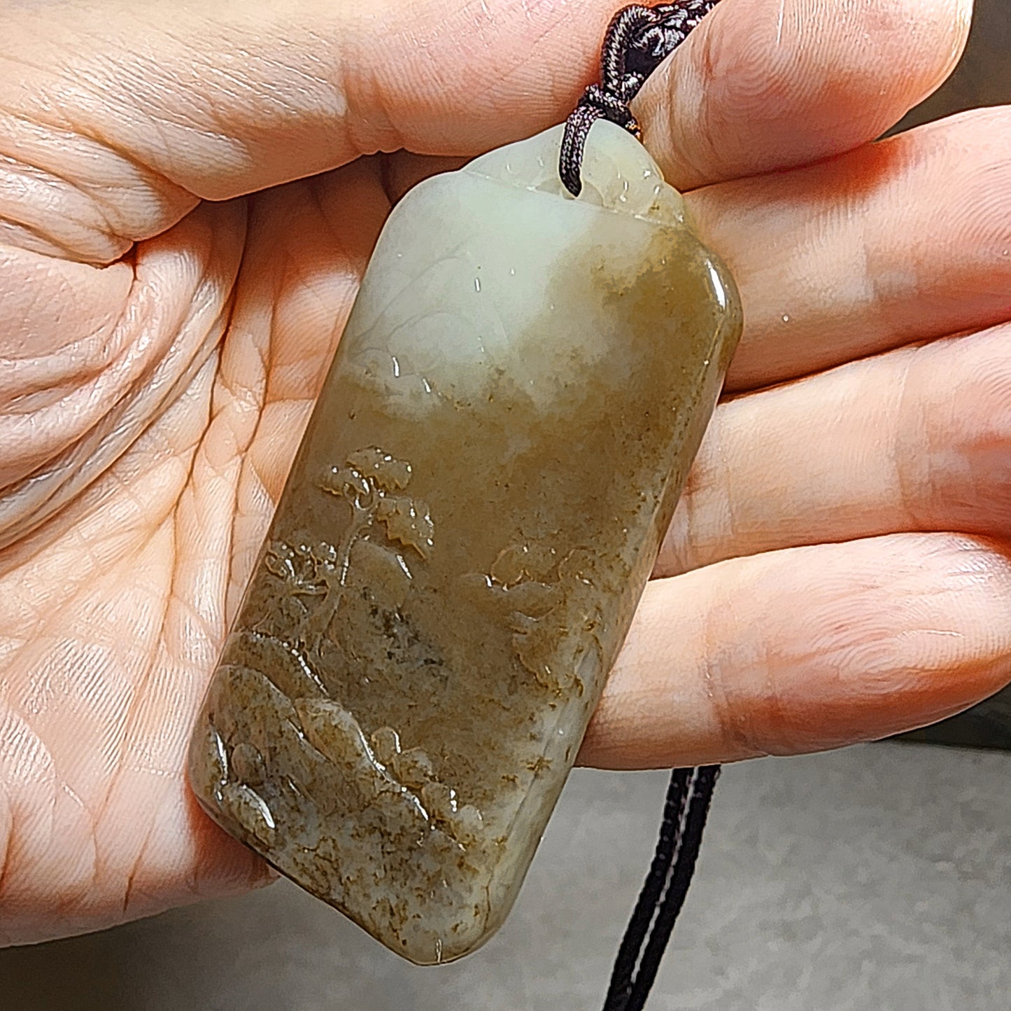 Premium Nephrite caramel brown & white Chinese Landscape Jade pendant (with certificate) 和田玉且末糖高青白山水意境吊坠(带证书)