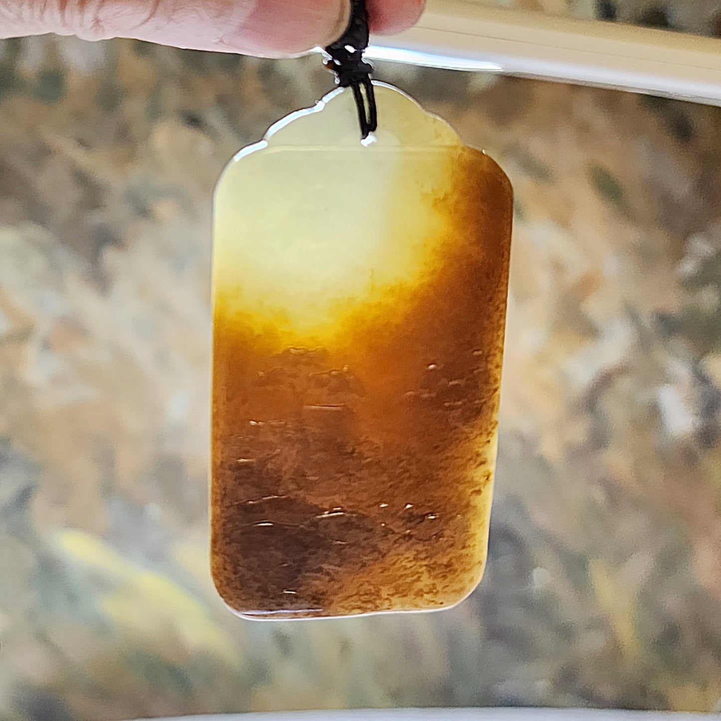 Premium Nephrite caramel brown & white Chinese Landscape Jade pendant (with certificate) 和田玉且末糖高青白山水意境吊坠(带证书)