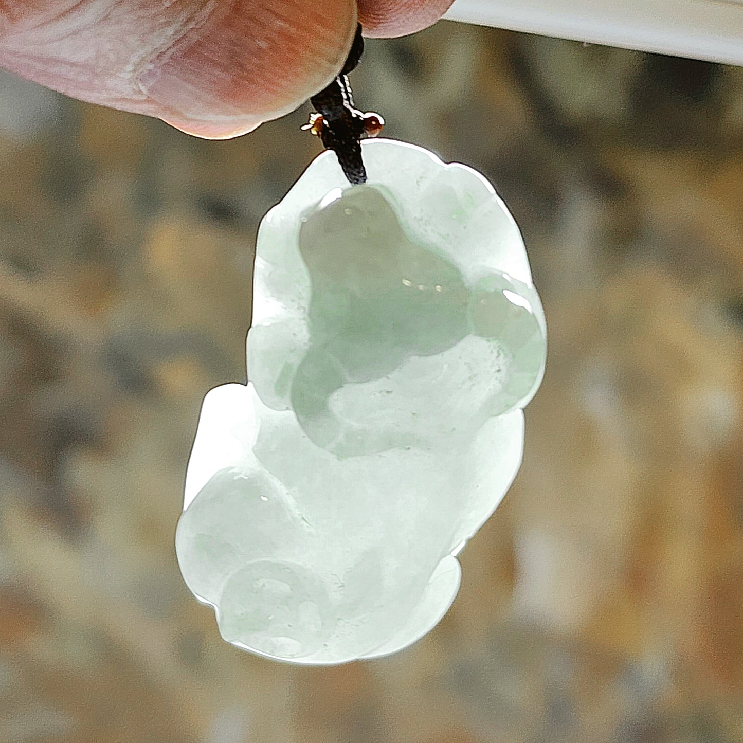 39mm Type A Jadeite light green 3 dimensional Chinese Zodiac Ox Jade pendant (with certificate) 39毫米翡翠淡绿立体生肖牛吊坠(带证书)