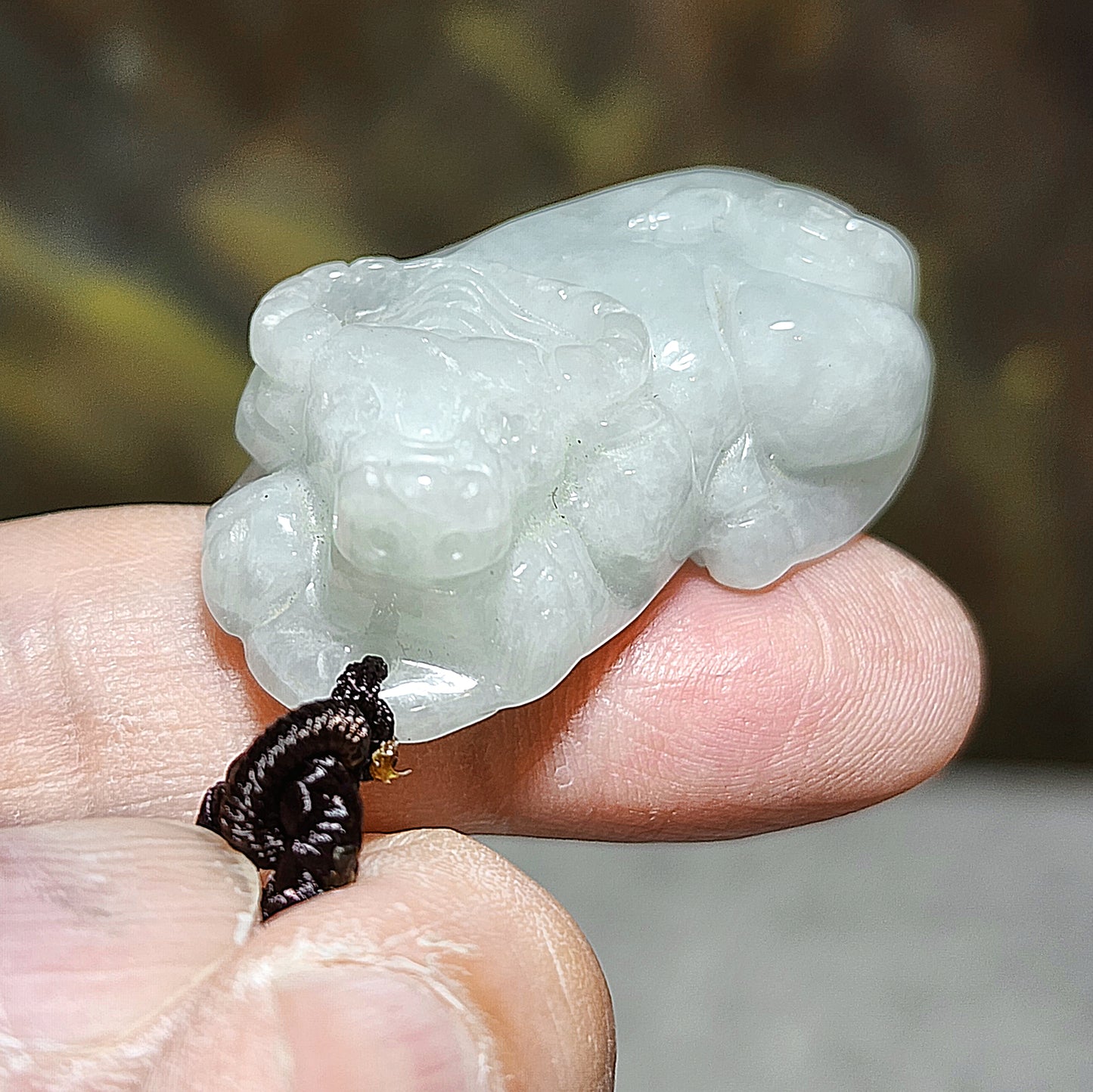 39mm Type A Jadeite light green 3 dimensional Chinese Zodiac Ox Jade pendant (with certificate) 39毫米翡翠淡绿立体生肖牛吊坠(带证书)