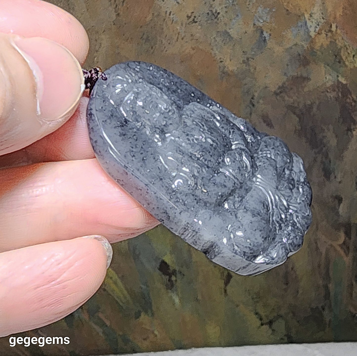 Premium natural Nephrite Qinghua (black & white) Guan Yin Jade pendant (with certificate) 和田玉新疆青花(黑白)观音吊坠(带证书)