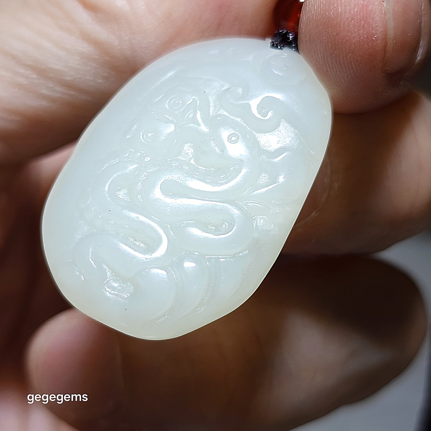 Premium Nephrite good greasiness white Snake Jade pendant (with certificate) 精品和田玉润白蛇吊坠(带证书)