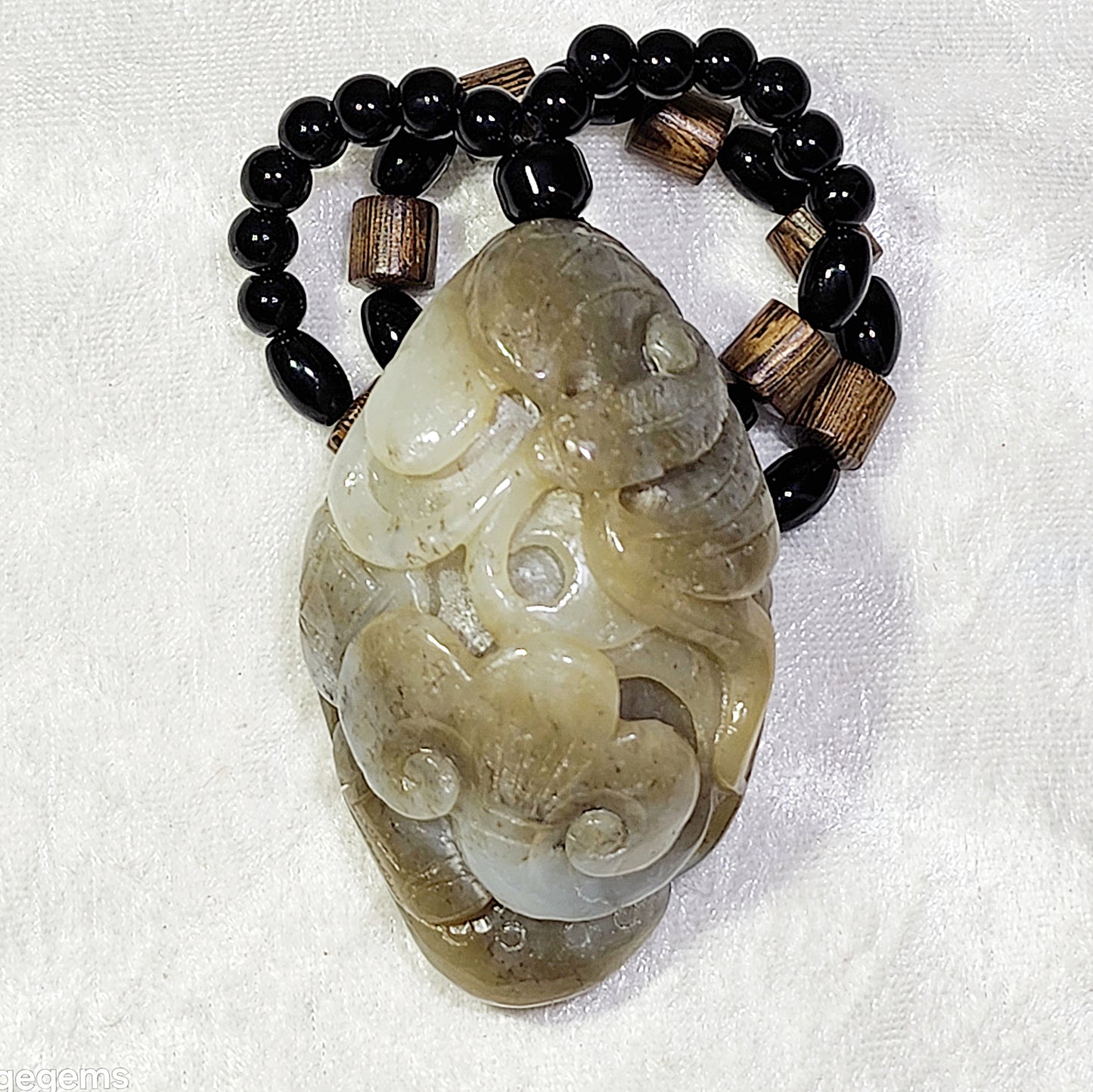 95 grams Premium Nephrite white and caramel brown Bat, Ruyi & Copper Coin handheld/pendant (with certificate) 优质和田玉且末糖白蝙蝠如意铜钱把件大吊坠(带证书)