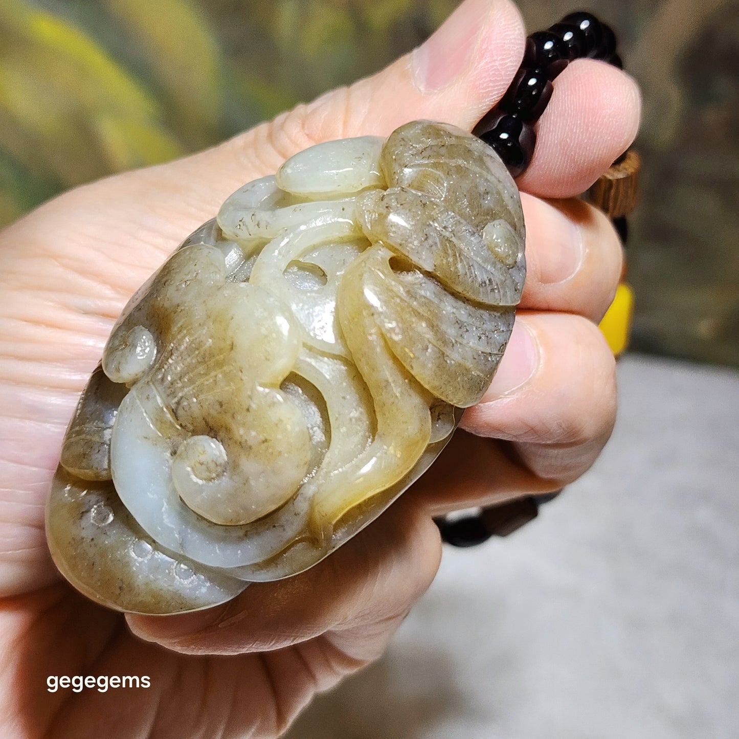 95 grams Premium Nephrite white and caramel brown Bat, Ruyi & Copper Coin handheld/pendant (with certificate) 优质和田玉且末糖白蝙蝠如意铜钱把件大吊坠(带证书)