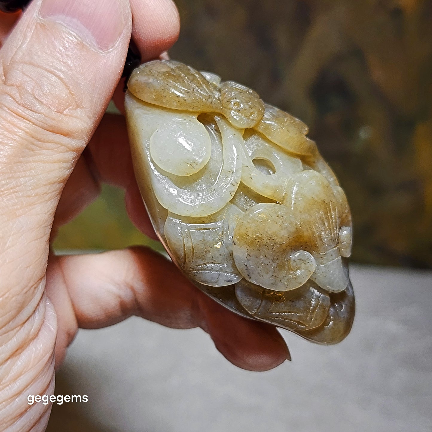 95 grams Premium Nephrite white and caramel brown Bat, Ruyi & Copper Coin handheld/pendant (with certificate) 优质和田玉且末糖白蝙蝠如意铜钱把件大吊坠(带证书)