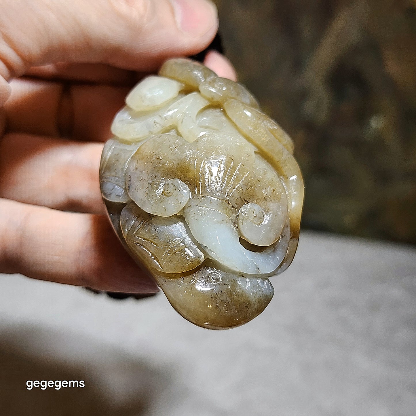 95 grams Premium Nephrite white and caramel brown Bat, Ruyi & Copper Coin handheld/pendant (with certificate) 优质和田玉且末糖白蝙蝠如意铜钱把件大吊坠(带证书)