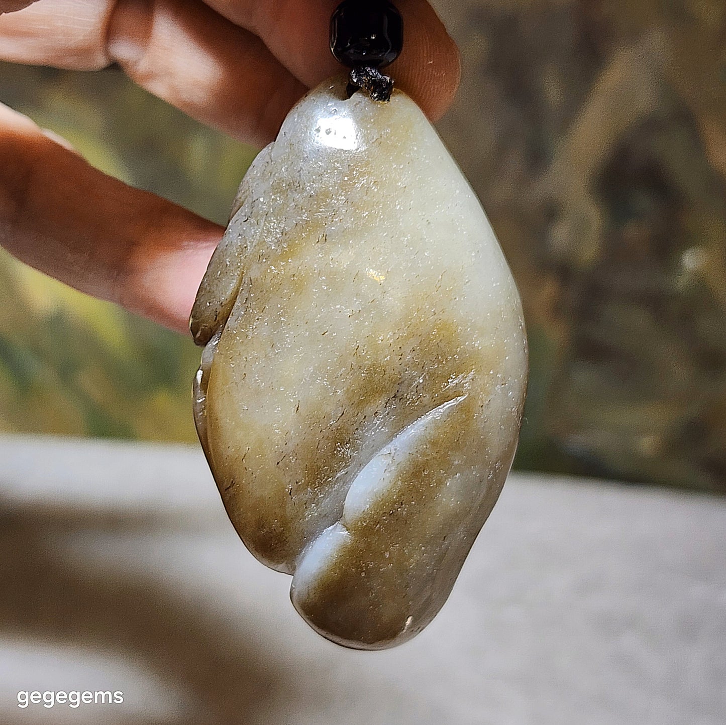 95 grams Premium Nephrite white and caramel brown Bat, Ruyi & Copper Coin handheld/pendant (with certificate) 优质和田玉且末糖白蝙蝠如意铜钱把件大吊坠(带证书)