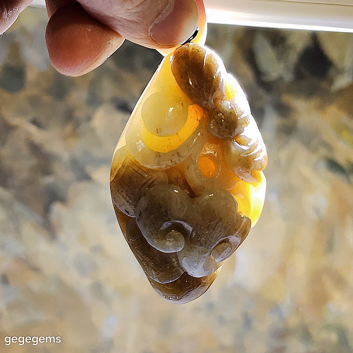 95 grams Premium Nephrite white and caramel brown Bat, Ruyi & Copper Coin handheld/pendant (with certificate) 优质和田玉且末糖白蝙蝠如意铜钱把件大吊坠(带证书)