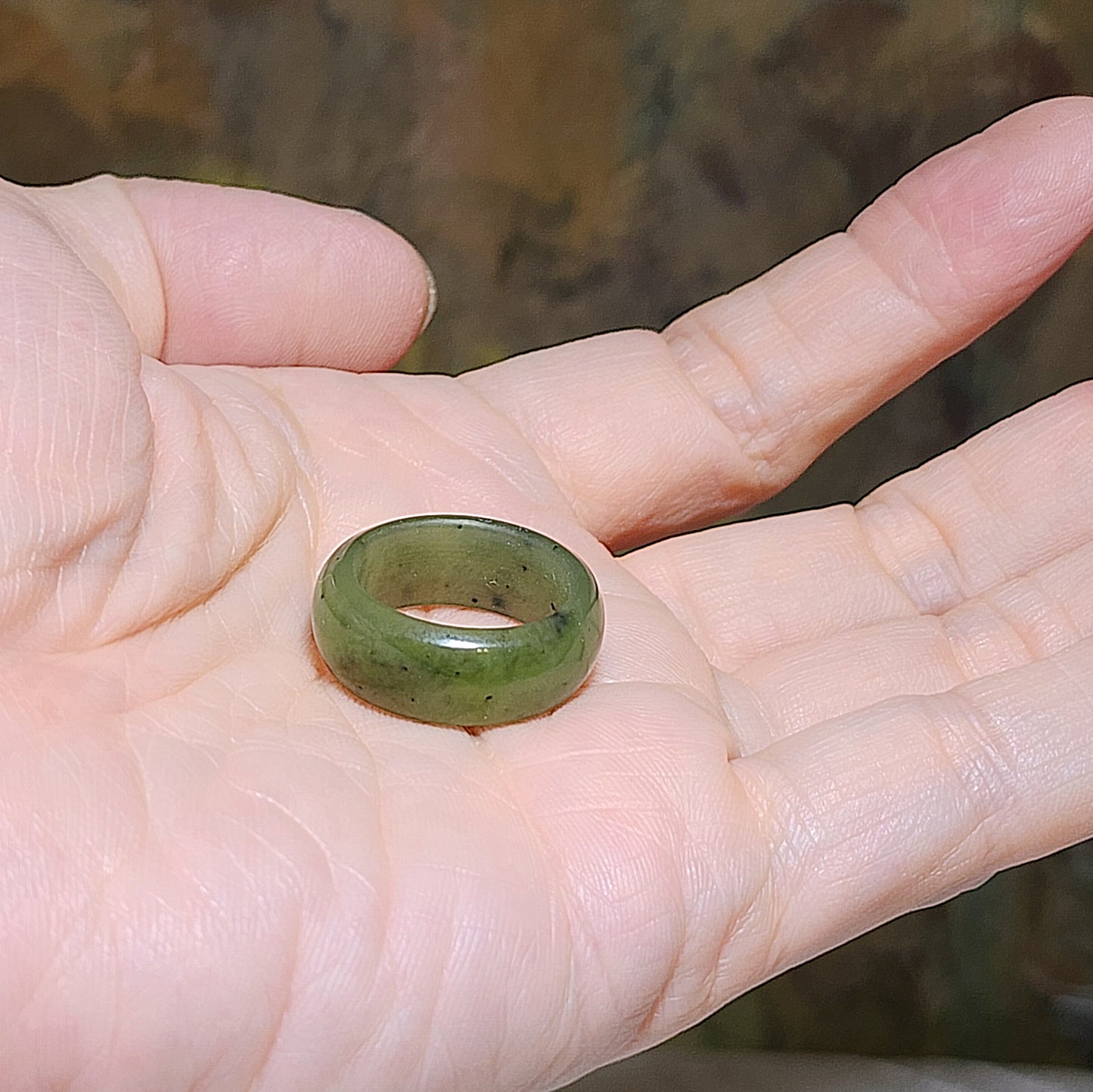 17.3mm Premium Nephrite greenish Jade ring (with certificate) 17.3毫米和田玉碧玉戒指(带证书)