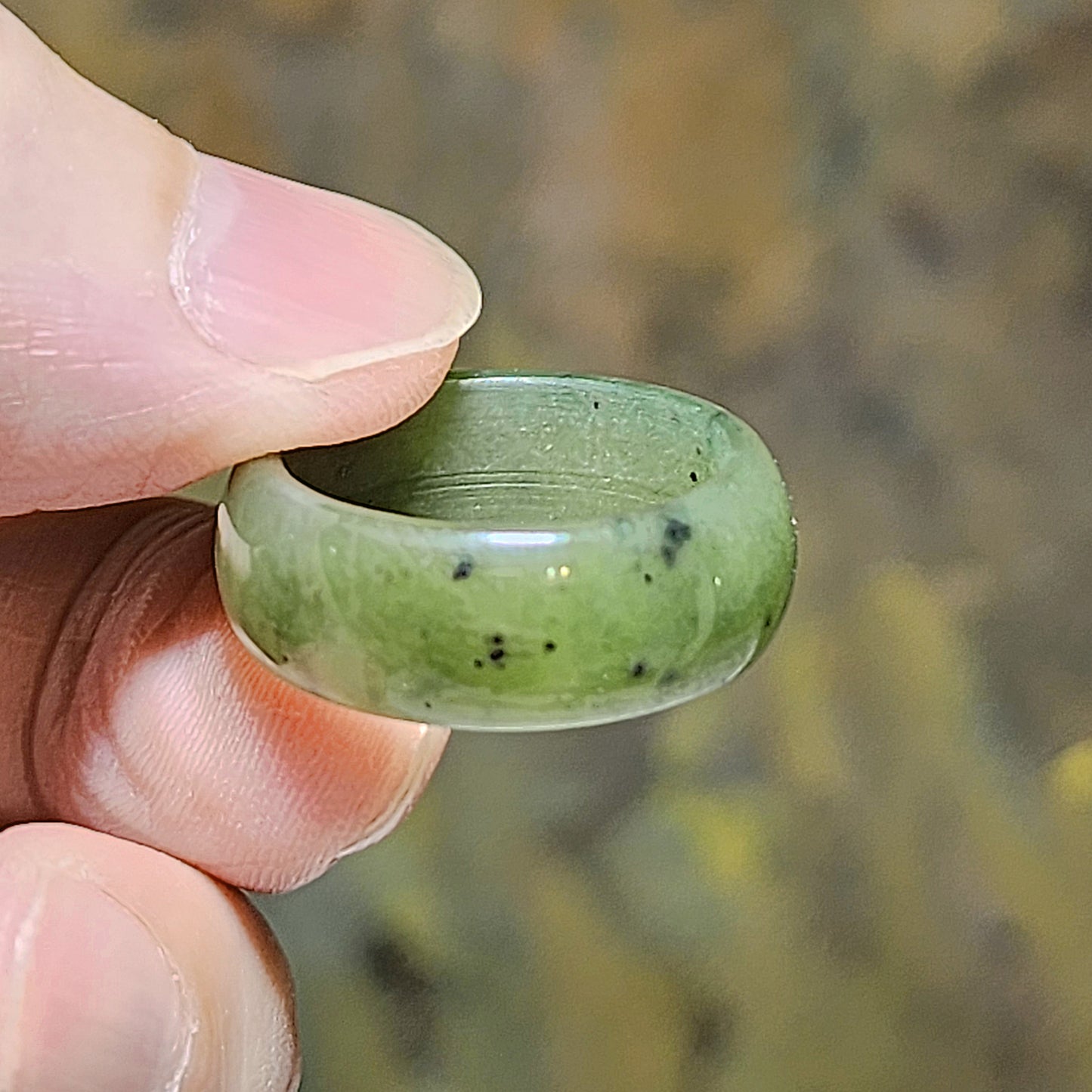 17.3mm Premium Nephrite greenish Jade ring (with certificate) 17.3毫米和田玉碧玉戒指(带证书)
