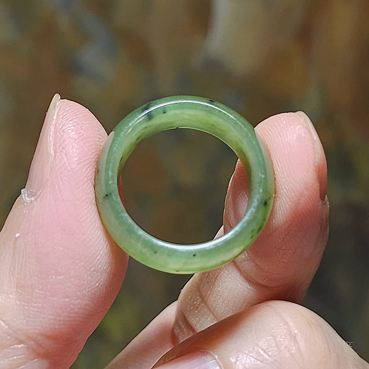 17.3mm Premium Nephrite greenish Jade ring (with certificate) 17.3毫米和田玉碧玉戒指(带证书)