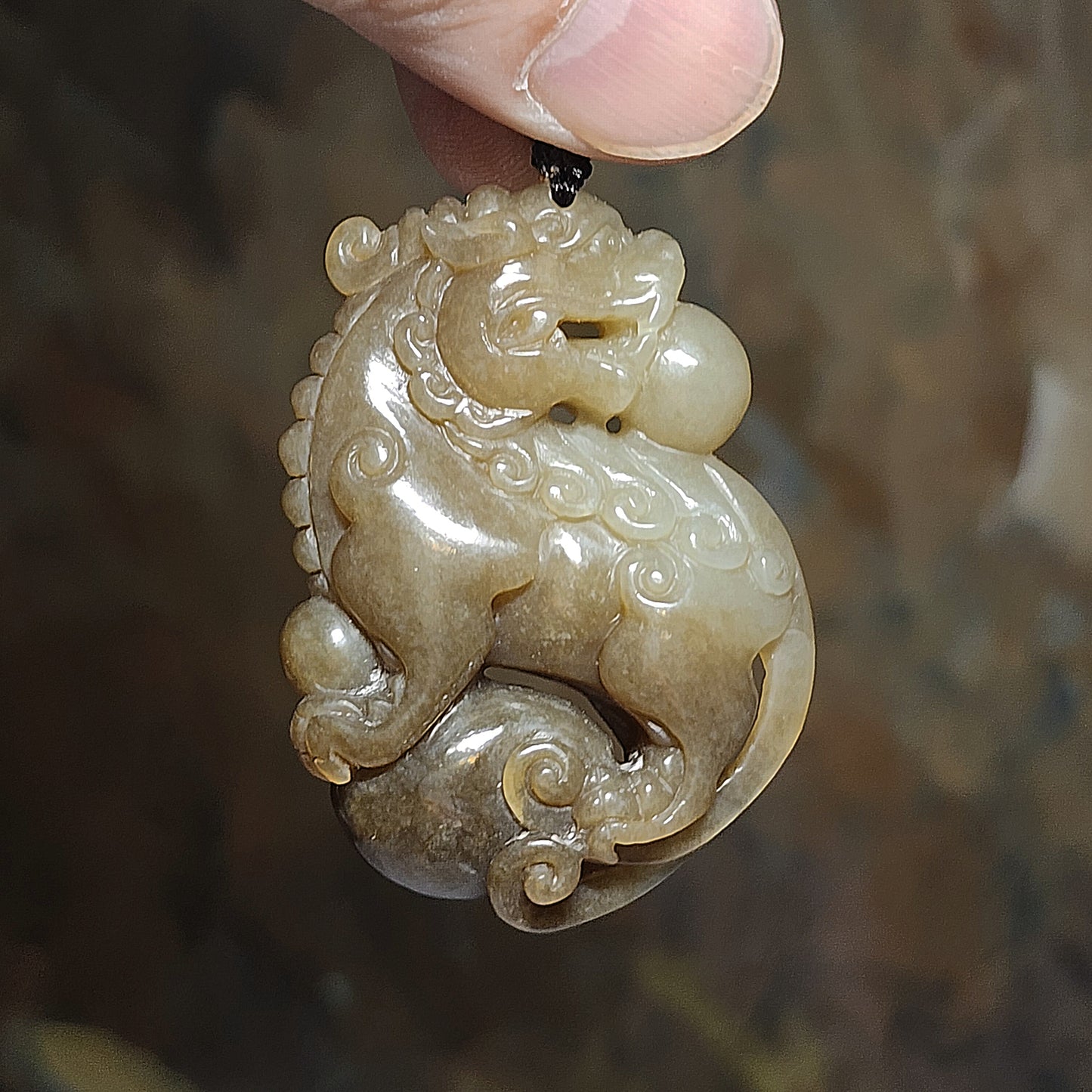 Premium Nephrite caramel brown with some white 2 sides carvings Pi Xiu pendant (with certificate) 精品且末和田玉多糖少许白双面雕刻貔貅吊坠(带证书)