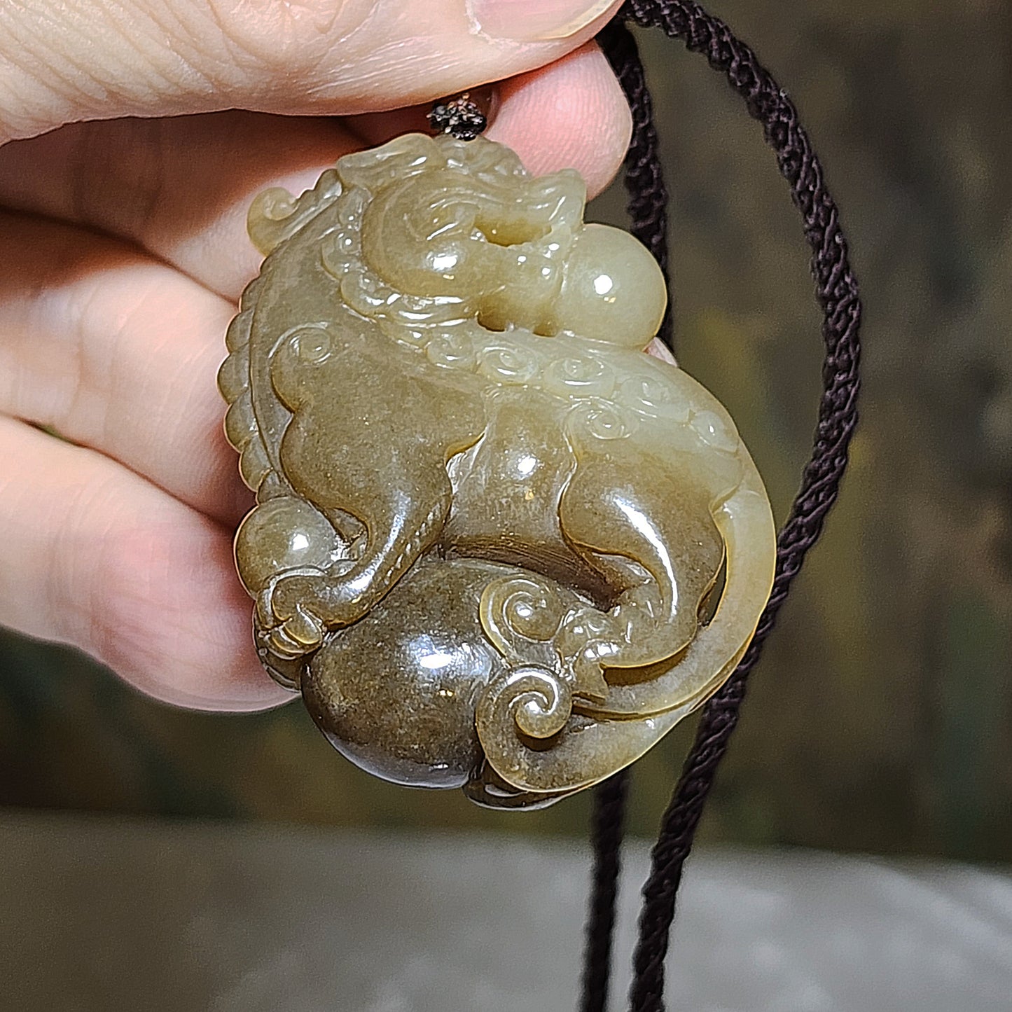 Premium Nephrite caramel brown with some white 2 sides carvings Pi Xiu pendant (with certificate) 精品且末和田玉多糖少许白双面雕刻貔貅吊坠(带证书)