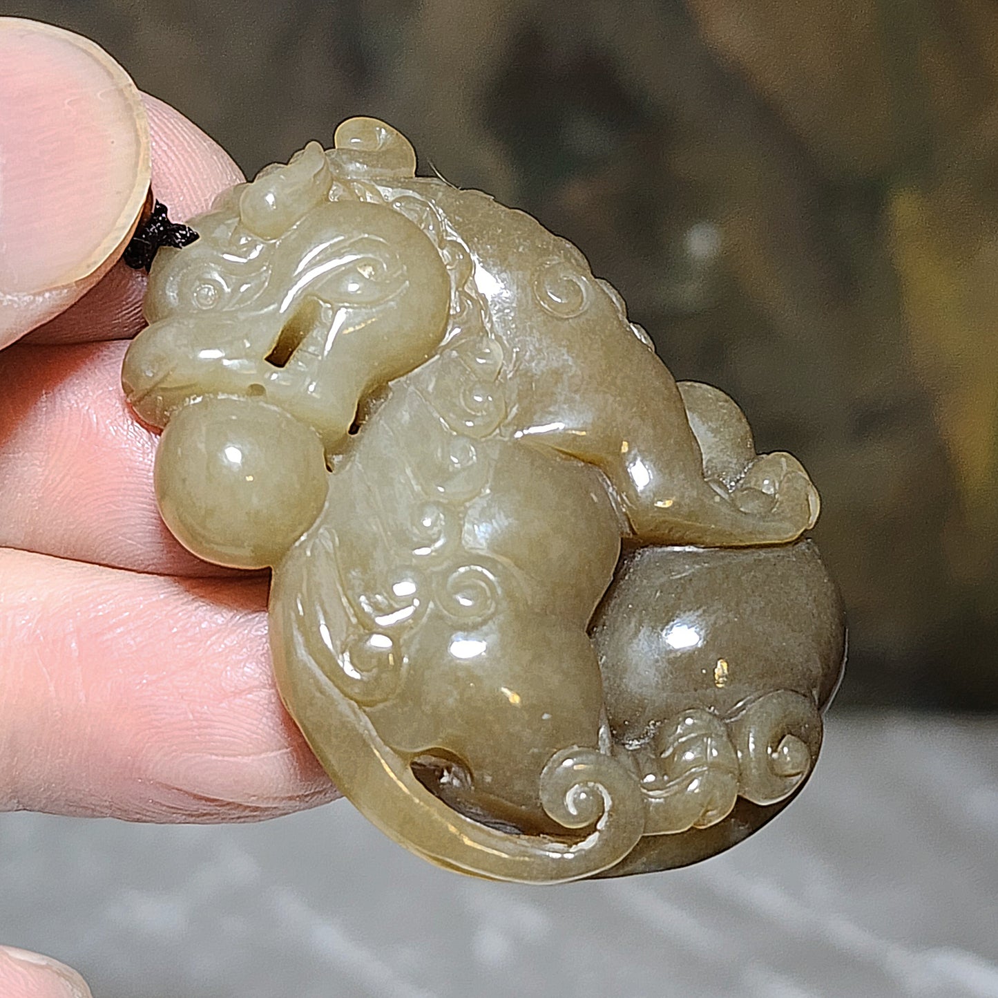 Premium Nephrite caramel brown with some white 2 sides carvings Pi Xiu pendant (with certificate) 精品且末和田玉多糖少许白双面雕刻貔貅吊坠(带证书)