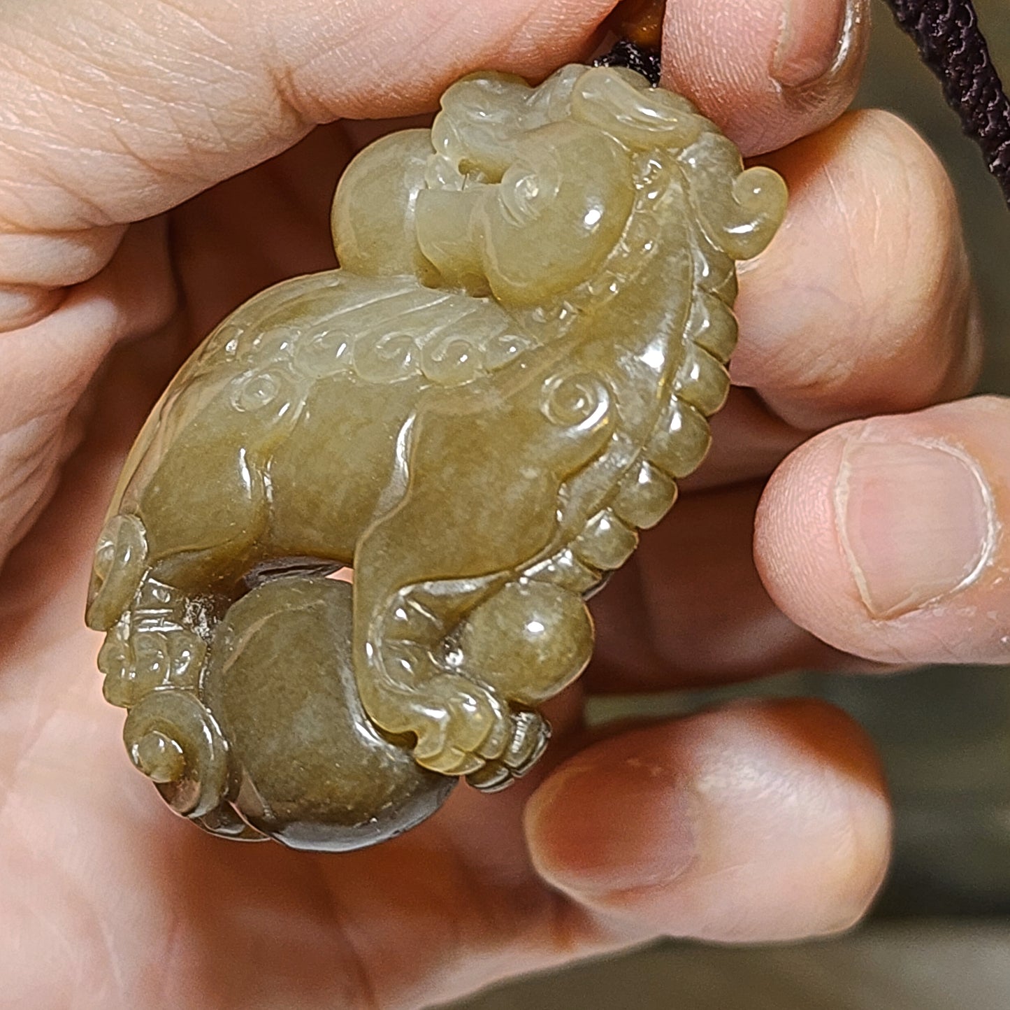 Premium Nephrite caramel brown with some white 2 sides carvings Pi Xiu pendant (with certificate) 精品且末和田玉多糖少许白双面雕刻貔貅吊坠(带证书)