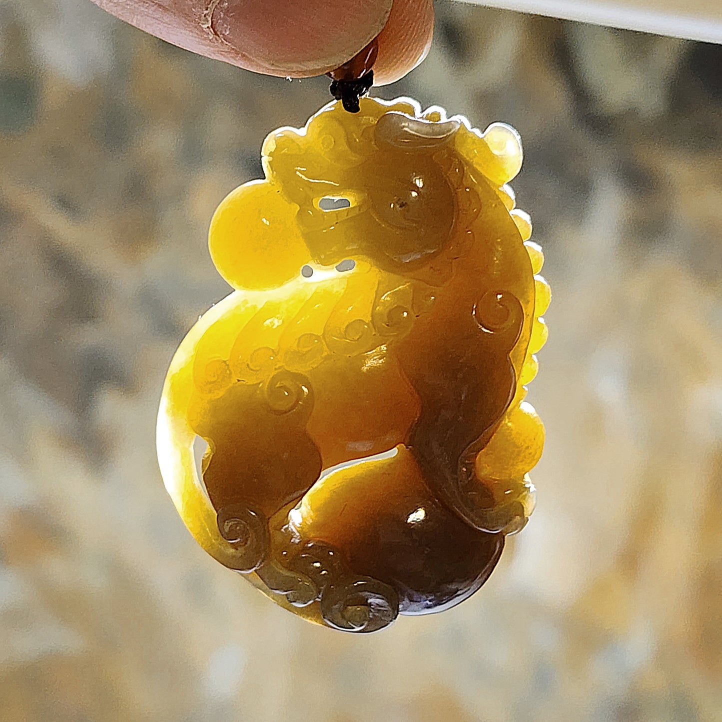 Premium Nephrite caramel brown with some white 2 sides carvings Pi Xiu pendant (with certificate) 精品且末和田玉多糖少许白双面雕刻貔貅吊坠(带证书)