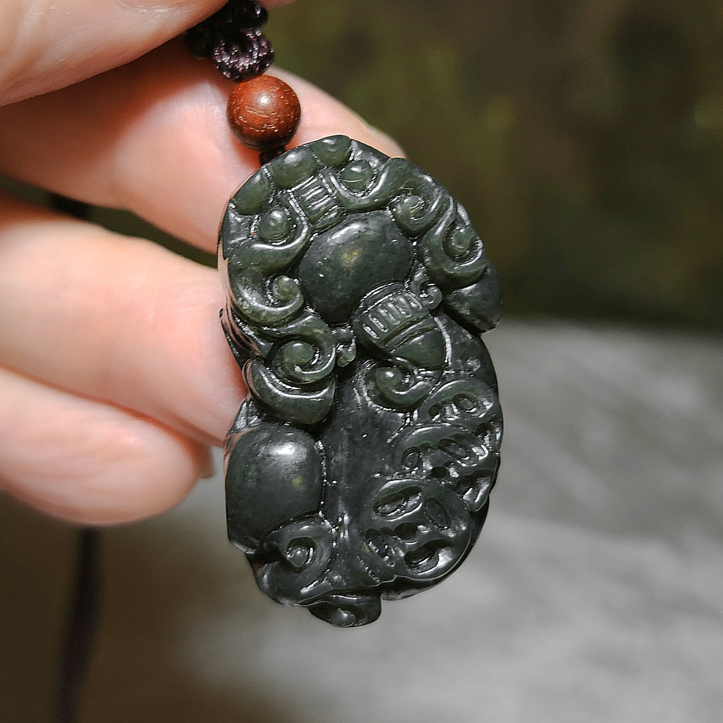 39.3mm Premium Nephrite deep green Pi Xiu Jade pendant (with certificate) 优质和田玉深青玉貔貅吊坠(带证书)