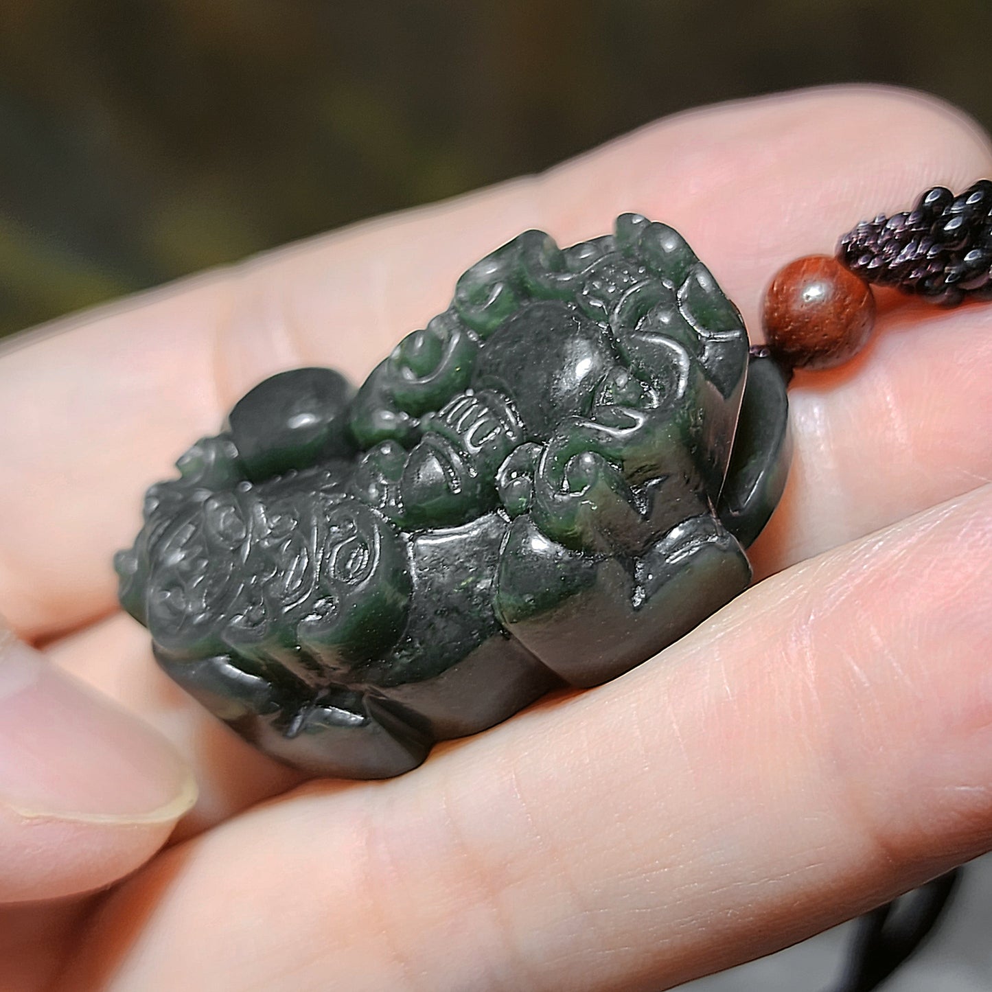 39.3mm Premium Nephrite deep green Pi Xiu Jade pendant (with certificate) 优质和田玉深青玉貔貅吊坠(带证书)