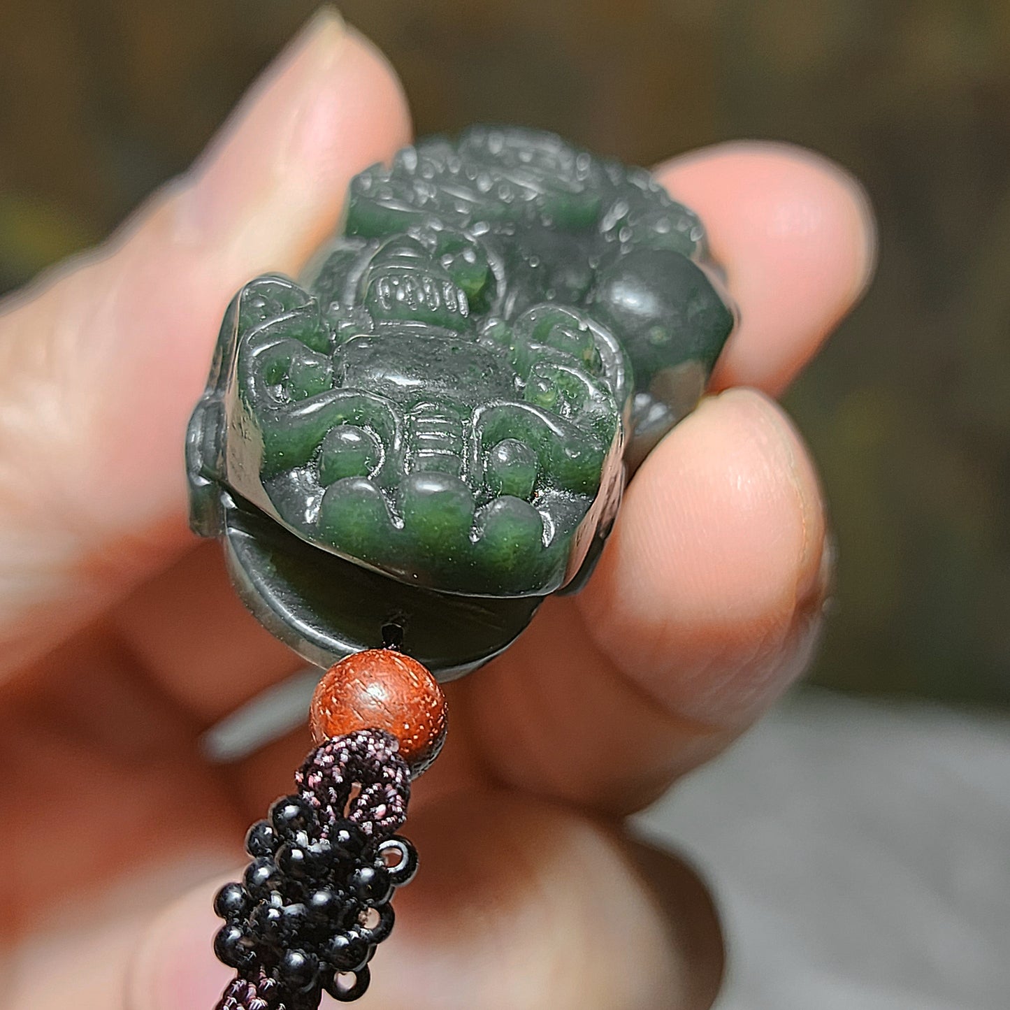 39.3mm Premium Nephrite deep green Pi Xiu Jade pendant (with certificate) 优质和田玉深青玉貔貅吊坠(带证书)
